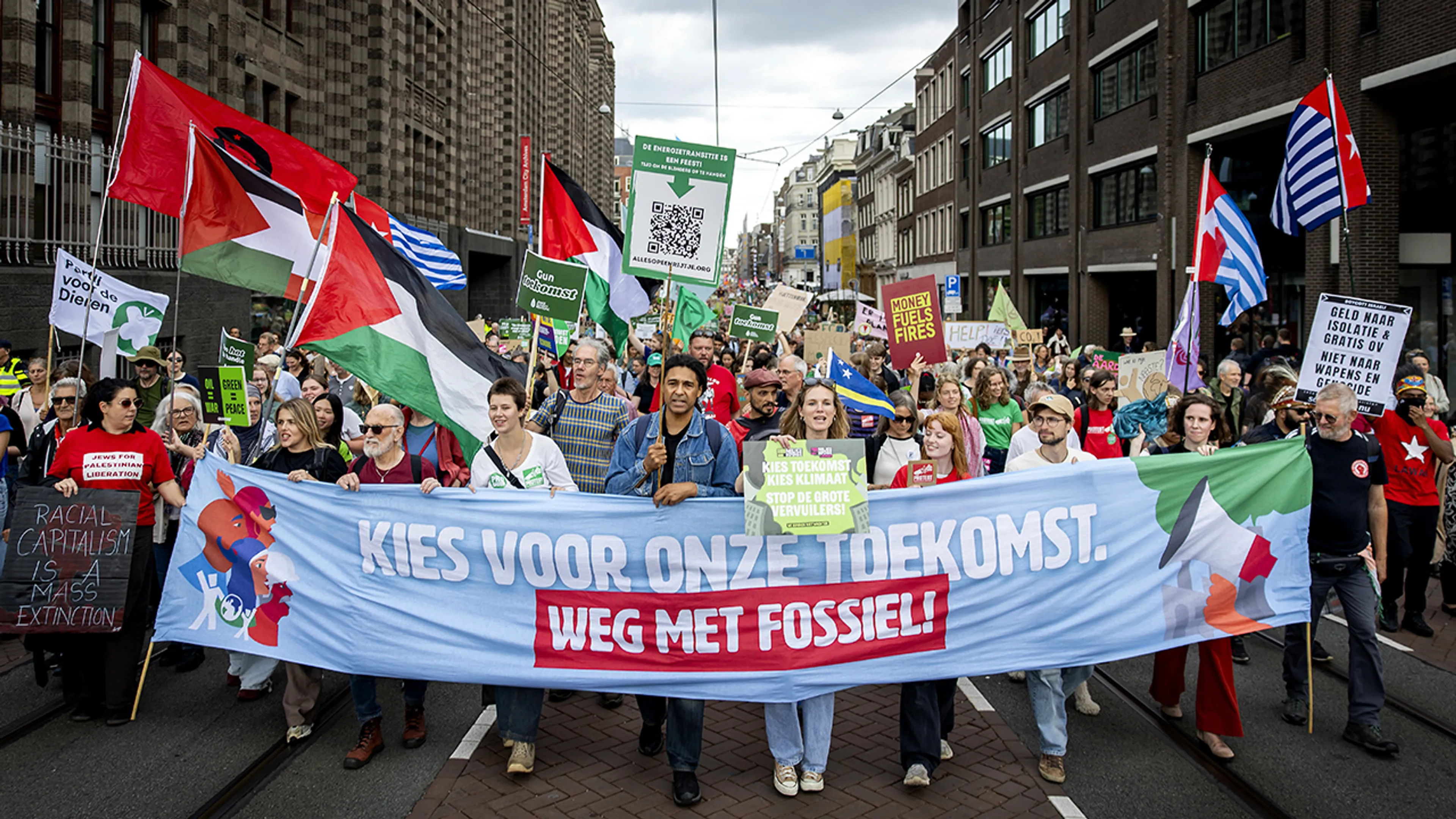 Linkse Kamerleden uiten onvrede bij klimaatmars: 'Het kabinet doet te weinig'
