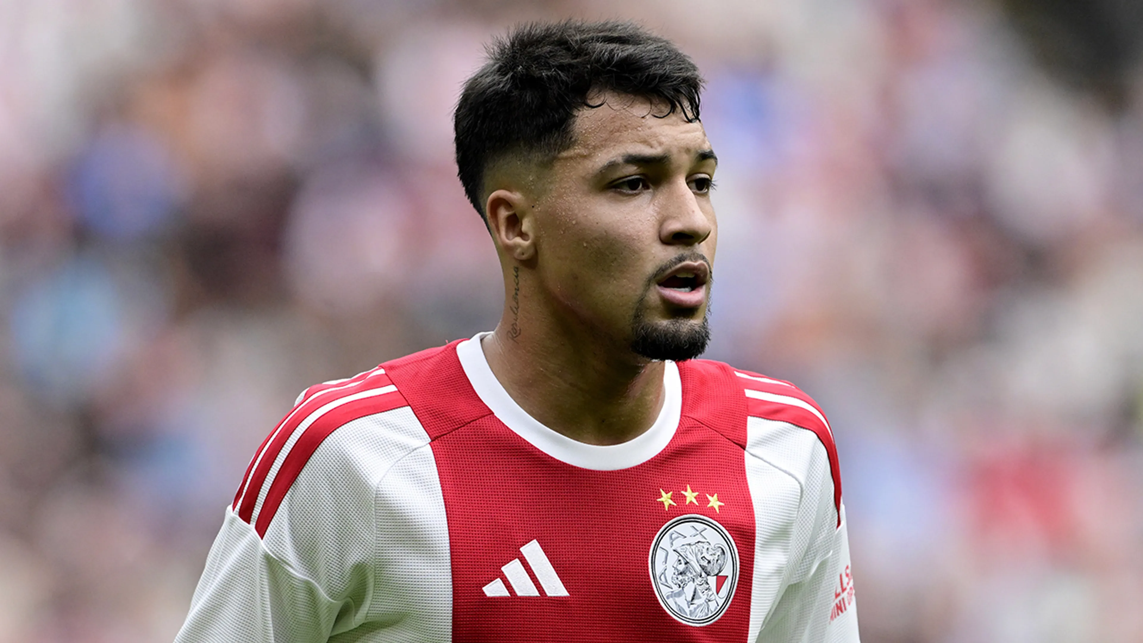 Verbazing om Ajax-aankoop Leonardo: 'Daar moet minstens drie kilo vanaf!'