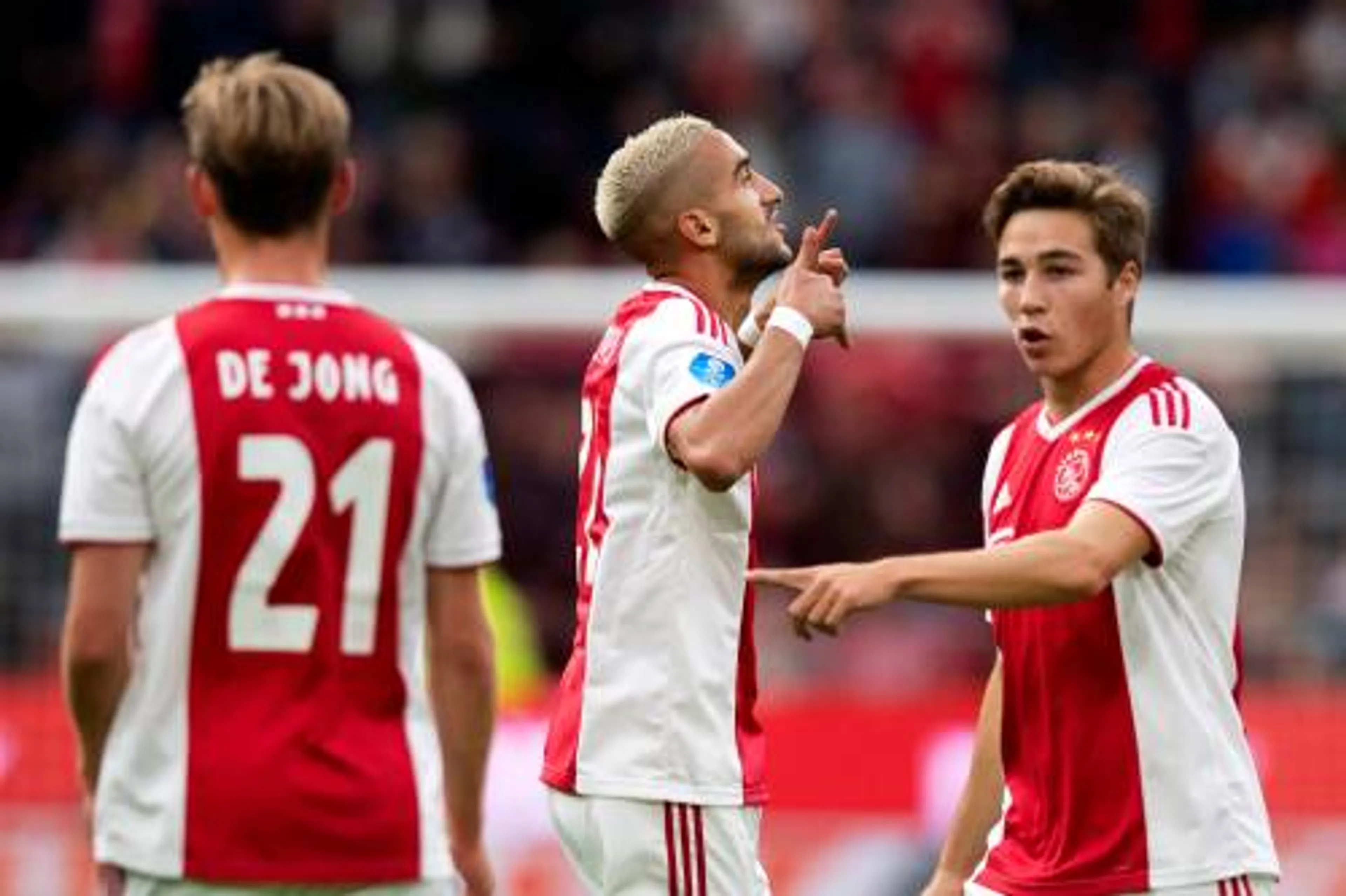Ajax start zonder Ziyech en De Jong