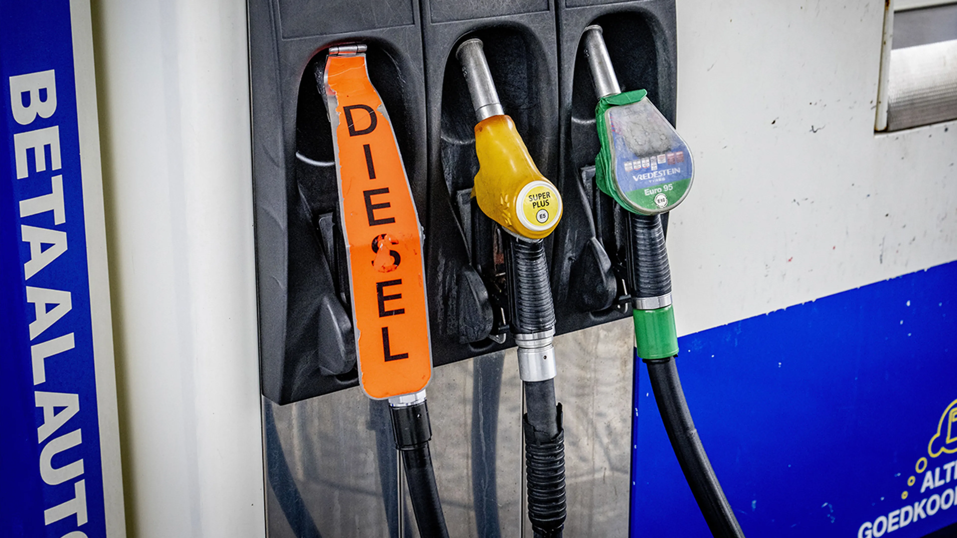 Olieprijs stijgt verder door oorlog in Midden-Oosten: benzine en diesel opnieuw duurder