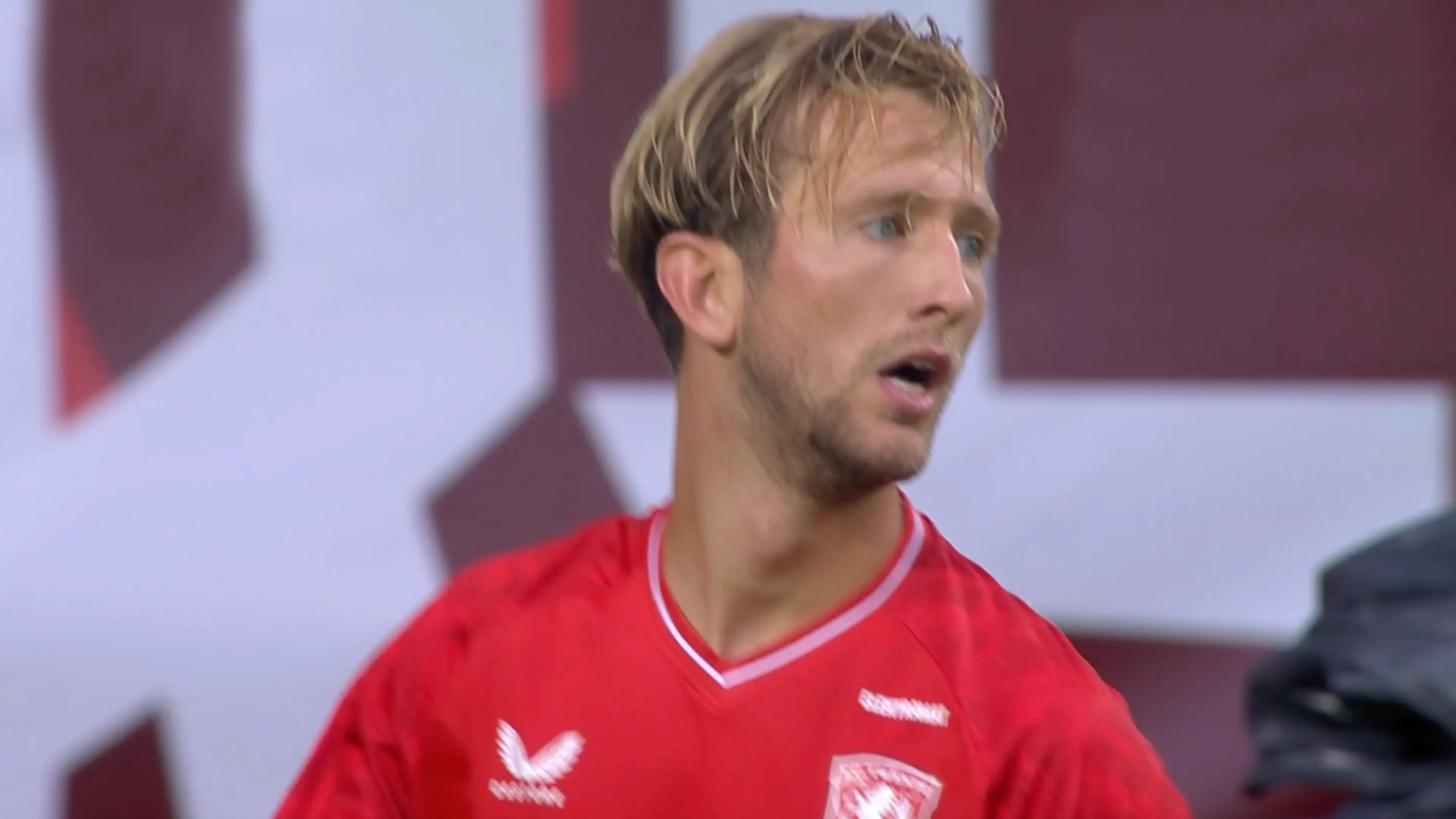 KANS: Michel Vlap raakt de lat na pass van Gijs Smal