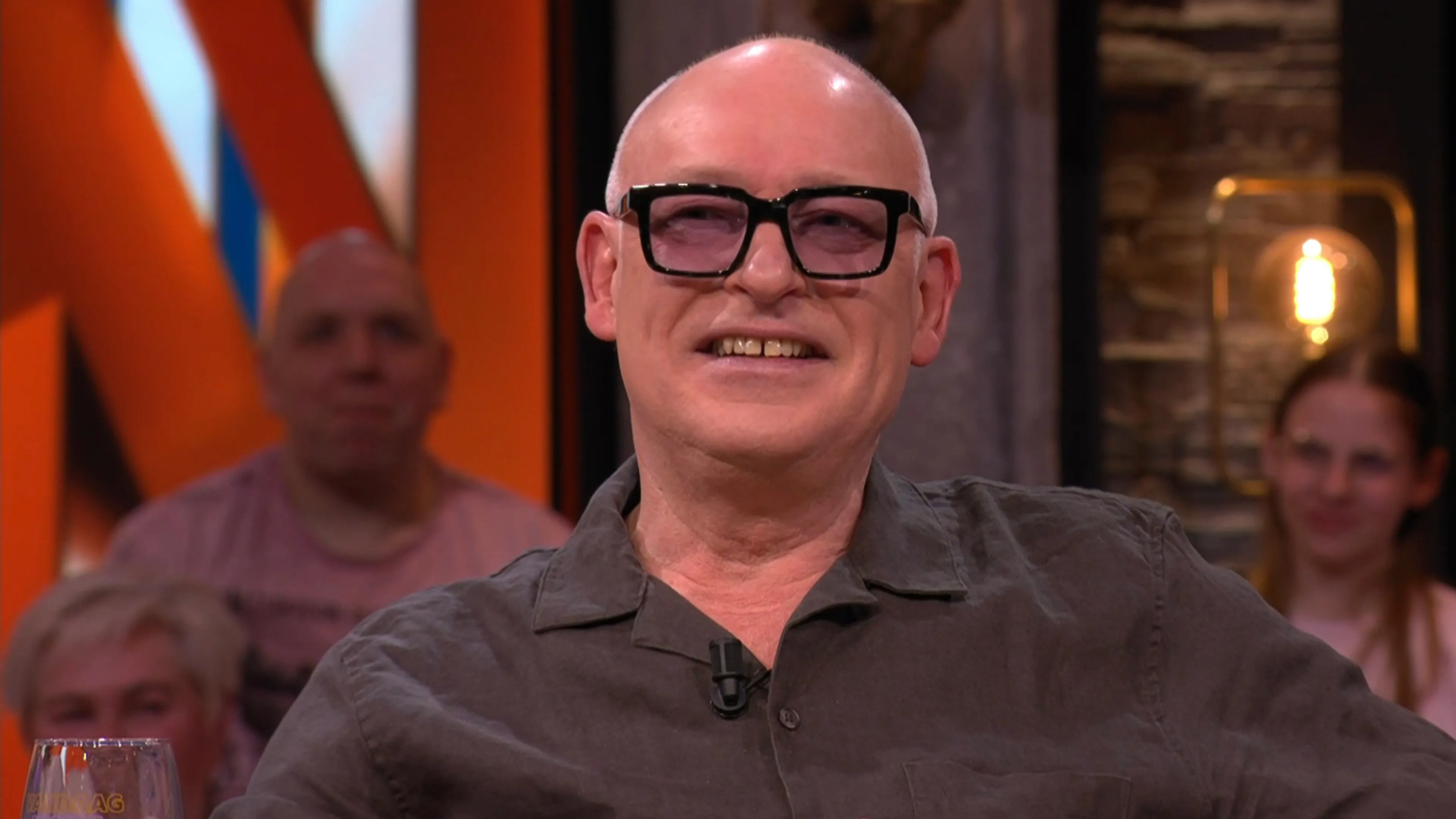 René spot nieuwe Vandaag Inside-gast: 'Zet hem een keer aan de bar dan!'
