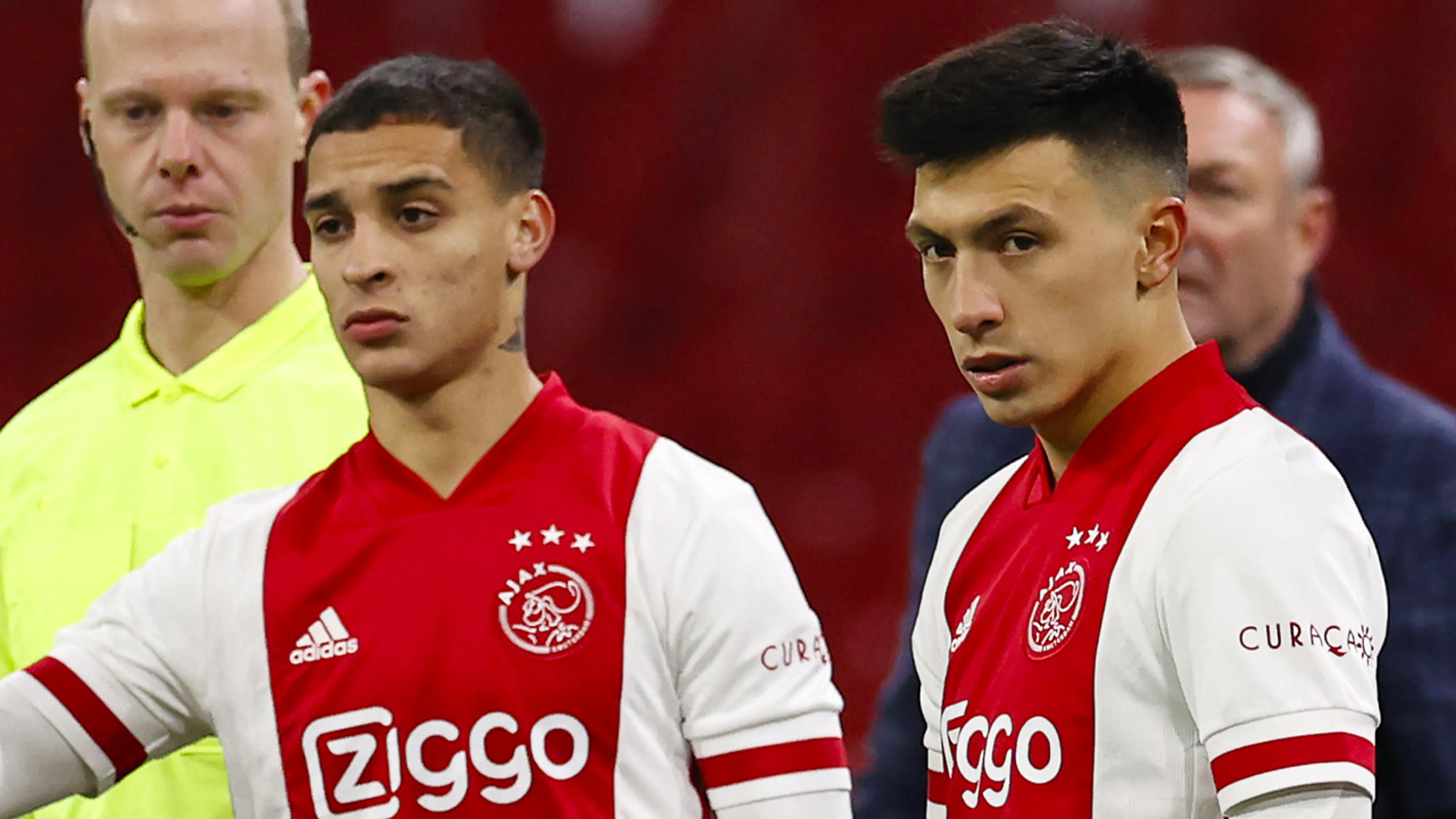 Ajax moet miljoenen betalen aan scoutingsbureau voor transfers Antony en Martínez 