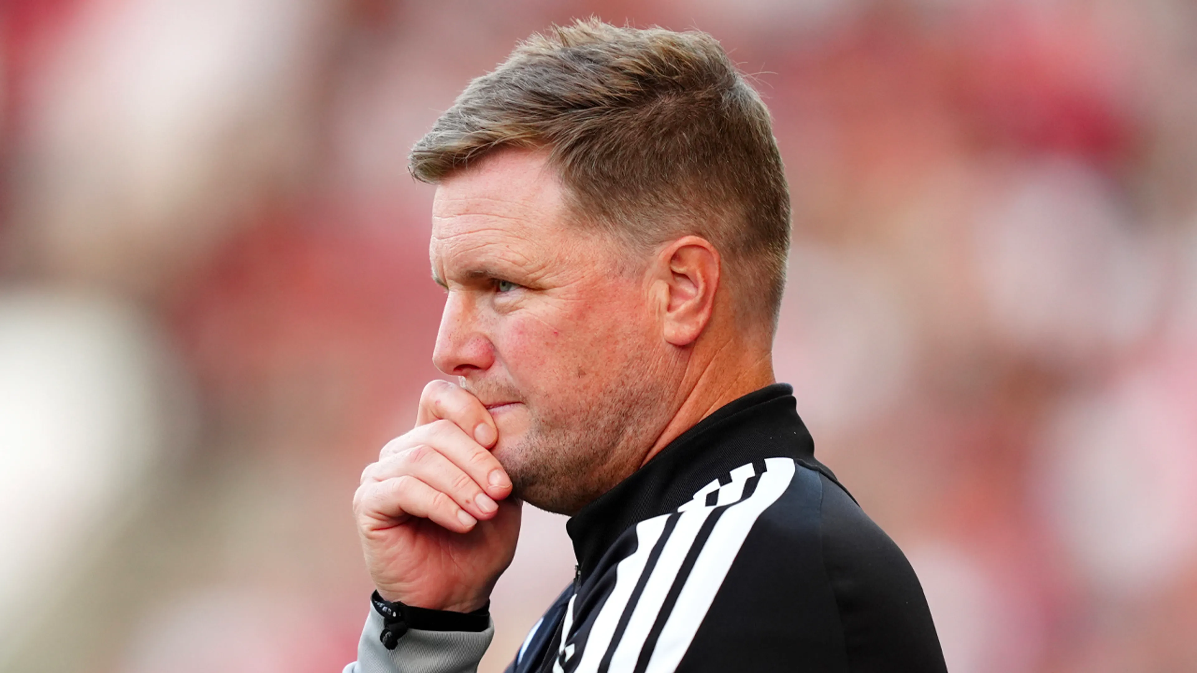 'Trainer Eddie Howe stapt op bij Newcastle United na nederlaag in oefenduel'