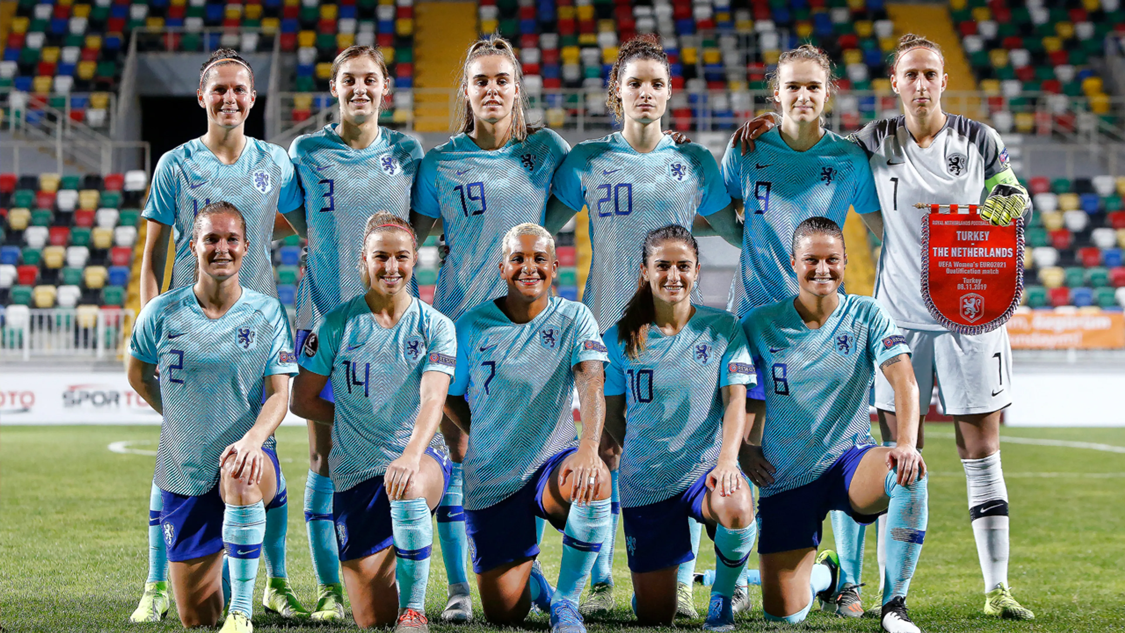 Oranje Leeuwinnen walsen over Turkije heen