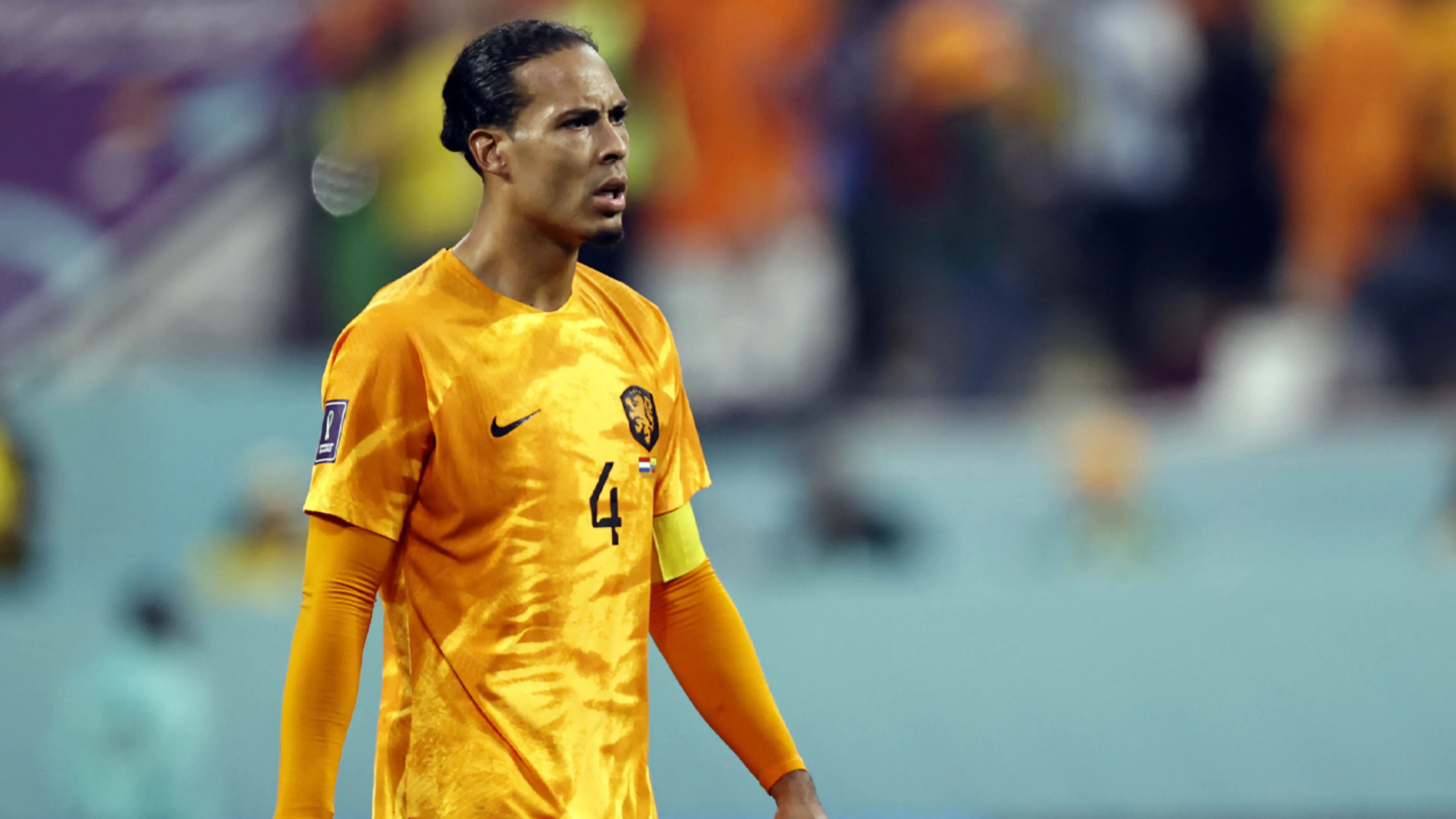 Van Dijk pareert kritiek: 'Hij is volgens mij nooit positief, dus wat moet je er mee'