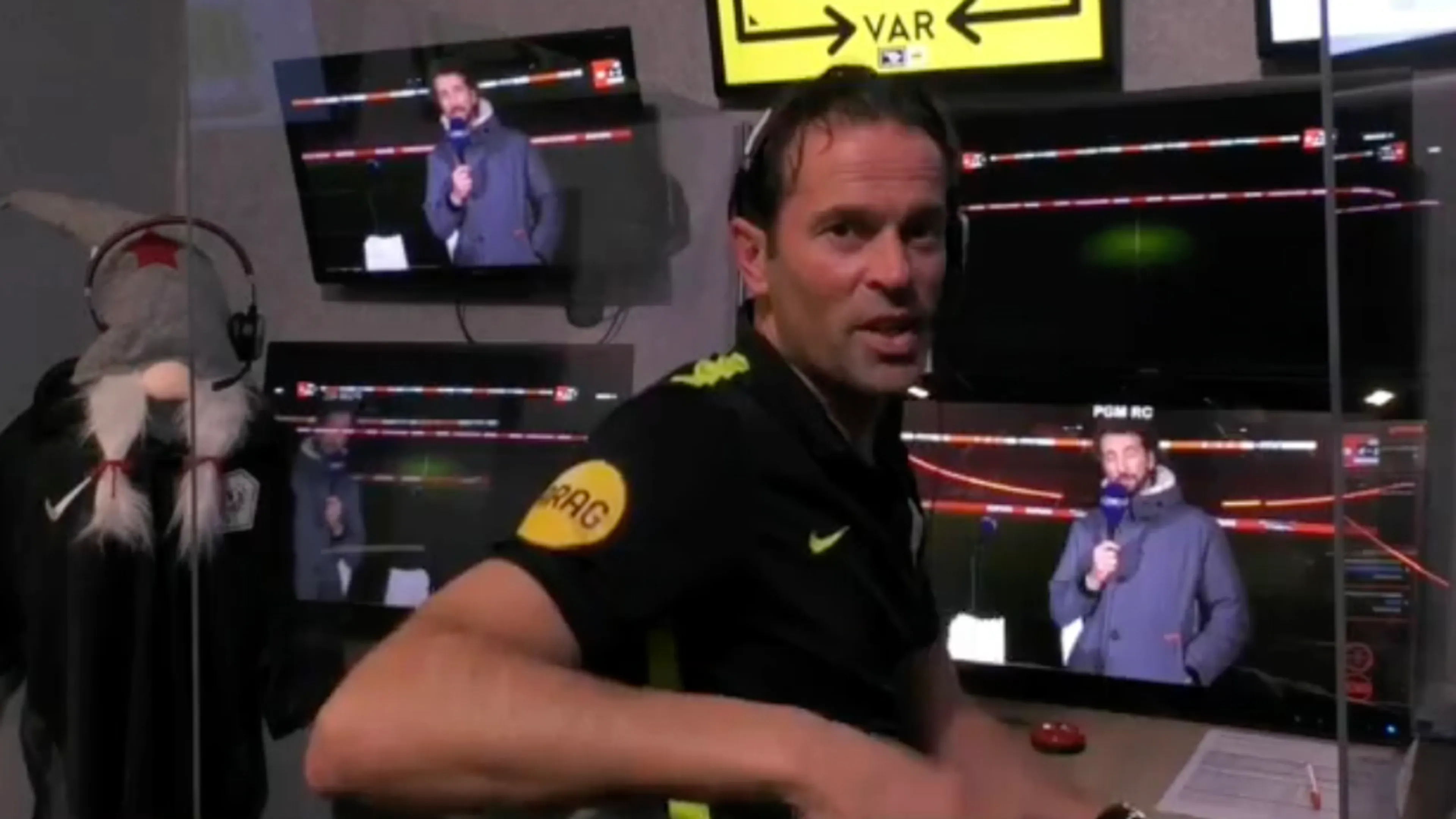 Bas Nijhuis grapt: 'Top gedaan, assistent-VAR!'