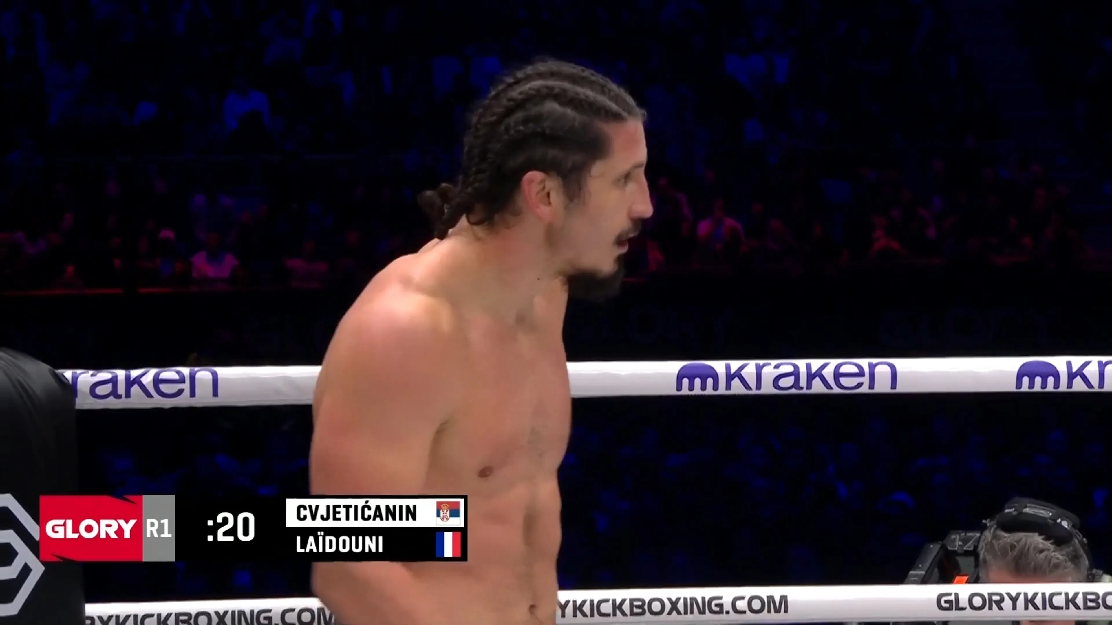 Milos Cvjeticanin ontwricht voet tijdens kwartfinale GLORY 105