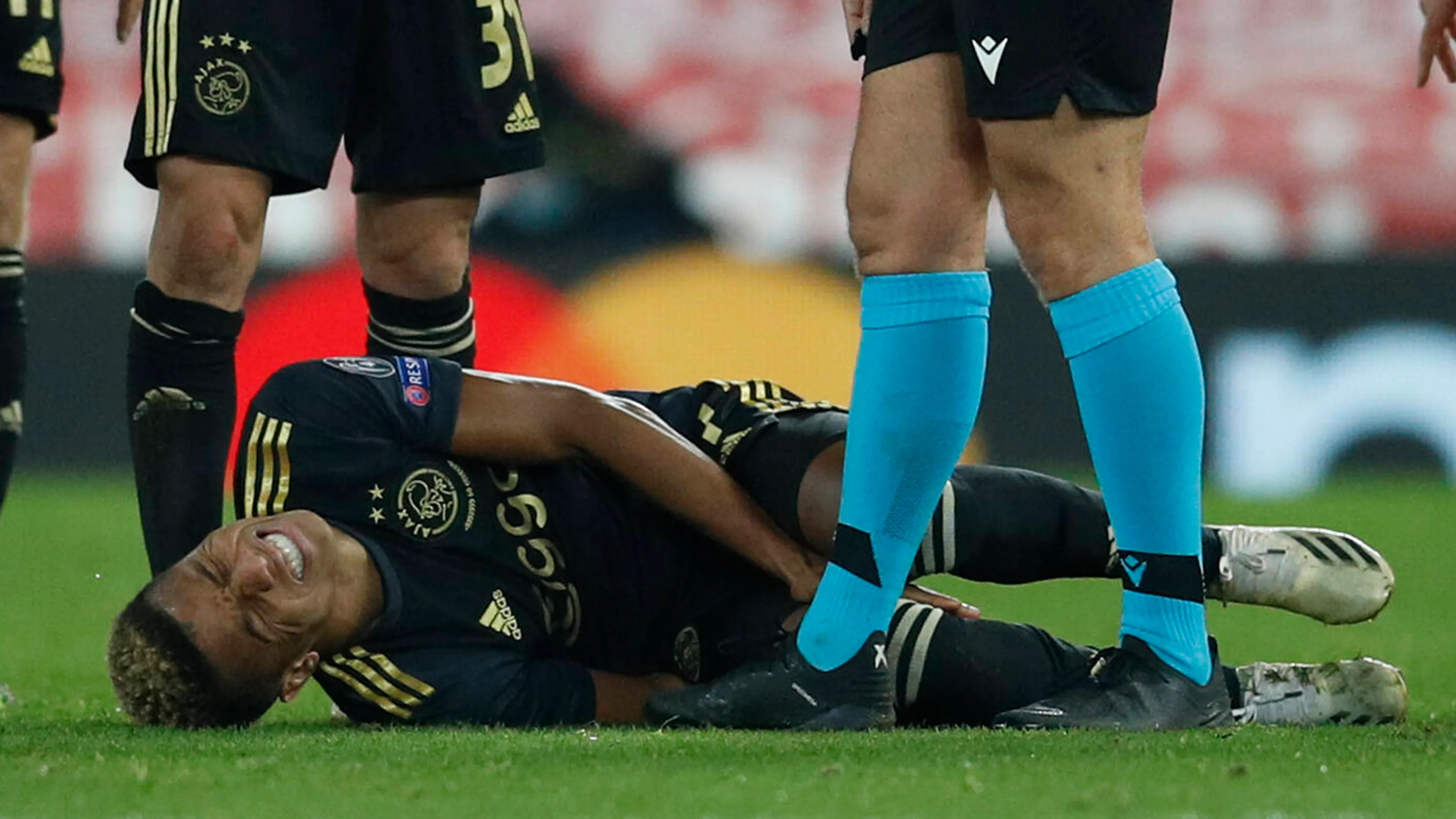Onderbeen Neres daags na duel met Liverpool ingepakt met brace