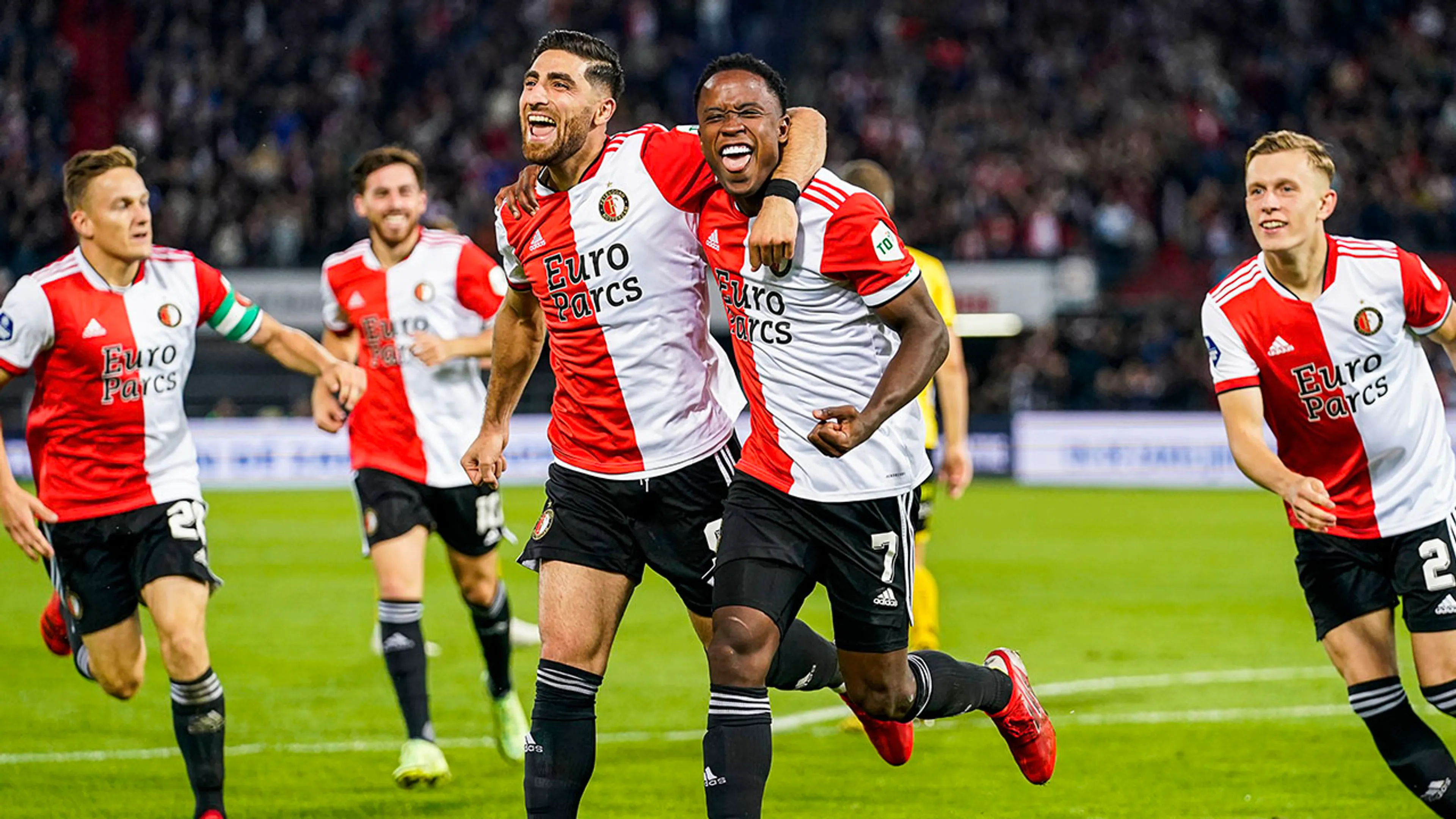 Feyenoord met anderhalf been in Conference League
