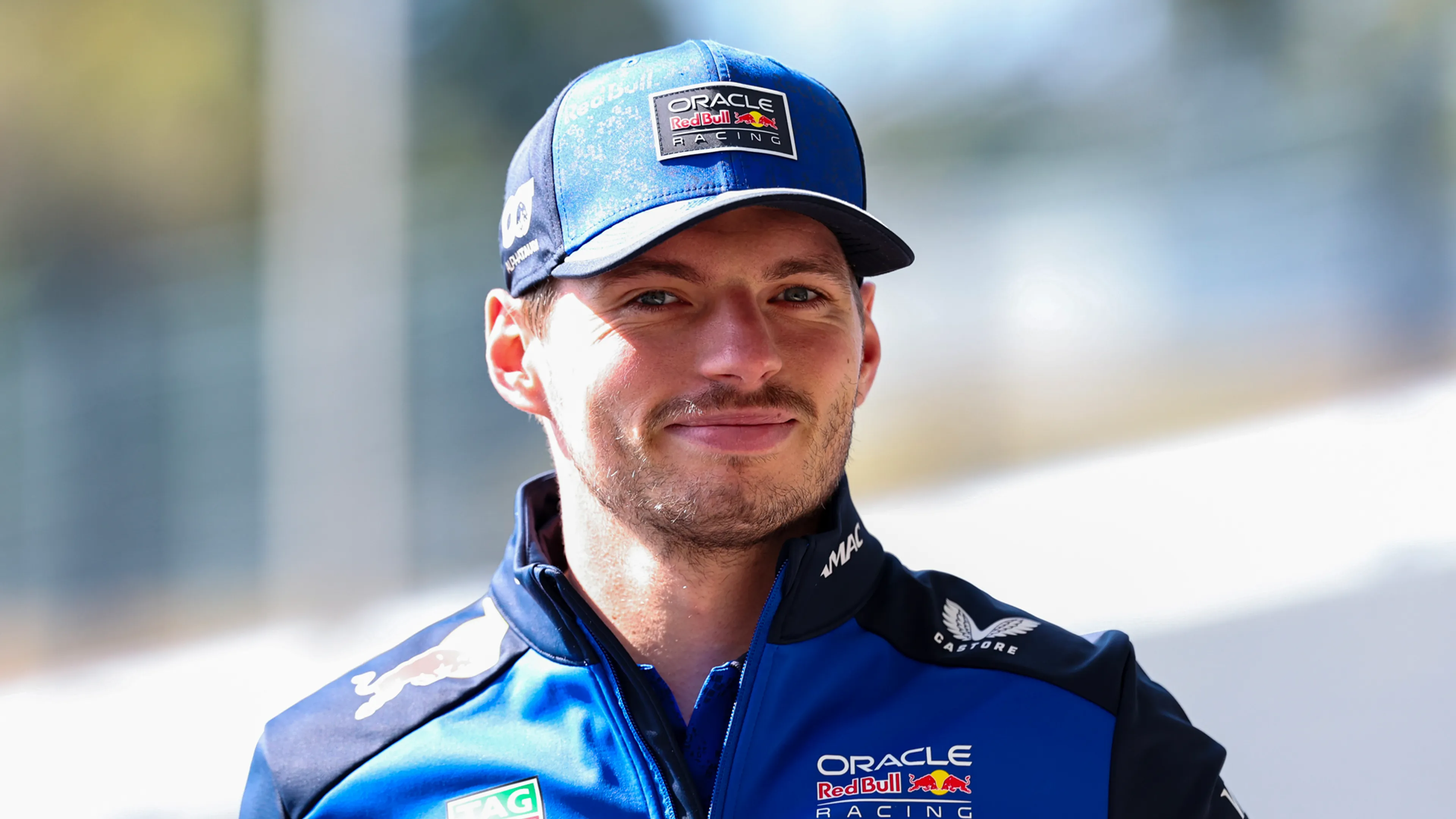 Max Verstappen gaat het theater in