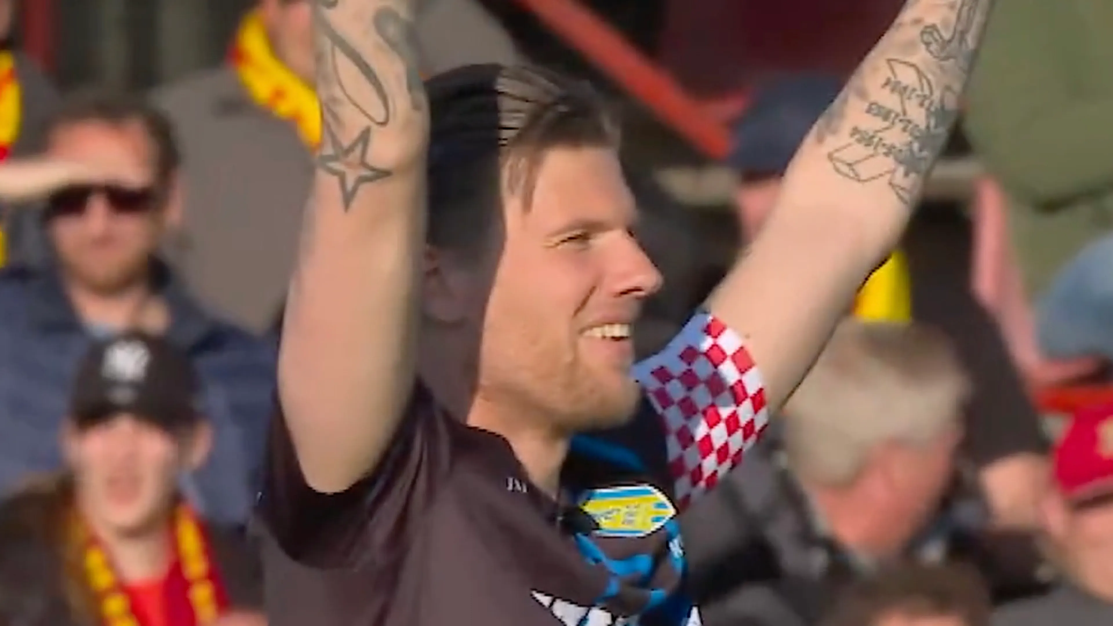 Wát een goal: Michiel Kramer schiet vanaf 40 meter raak tegen Go Ahead Eagles