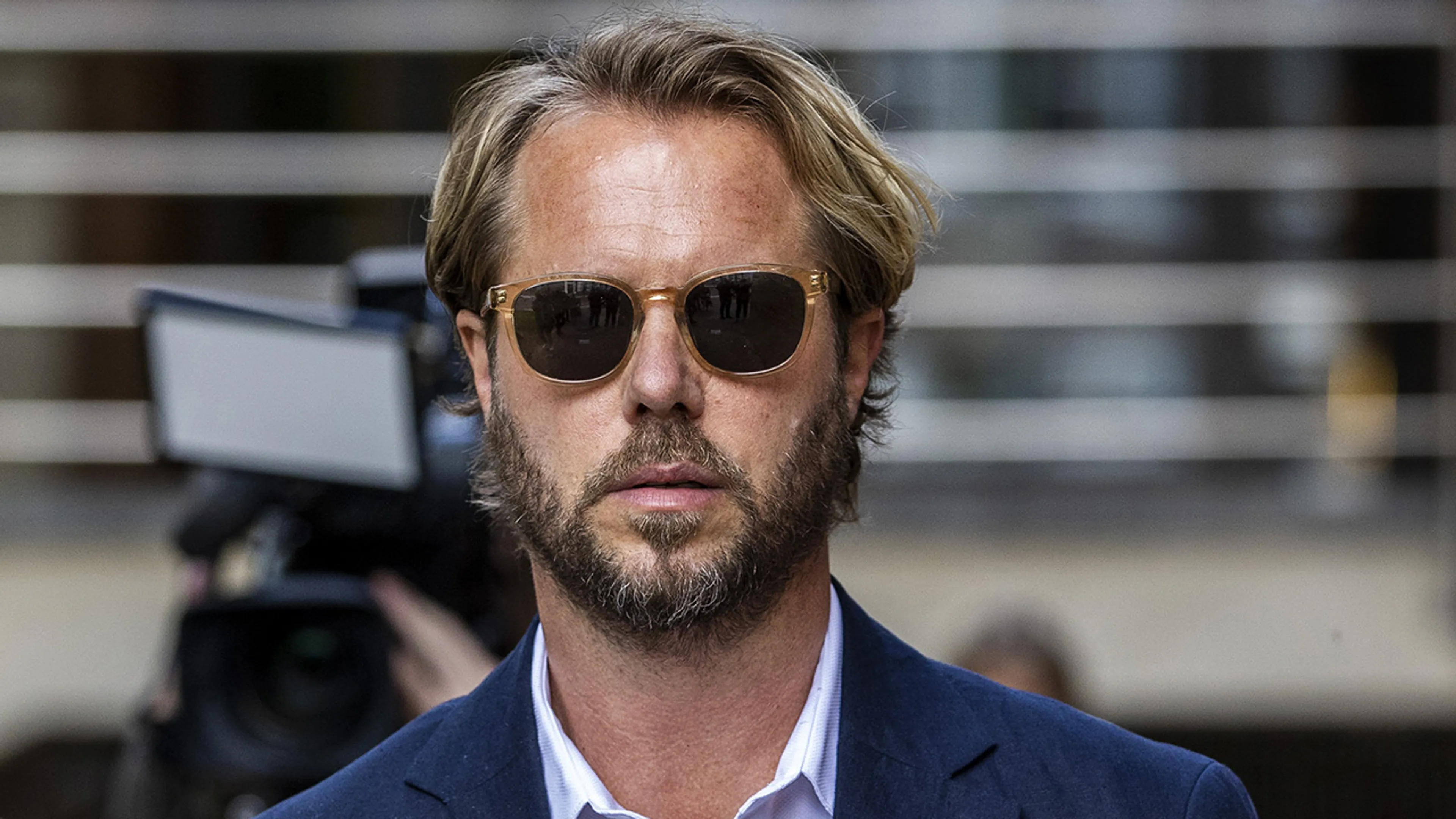 Demonstranten bij theatervoorstelling Thijs Römer: ’Misbruik is geen verdienmodel’