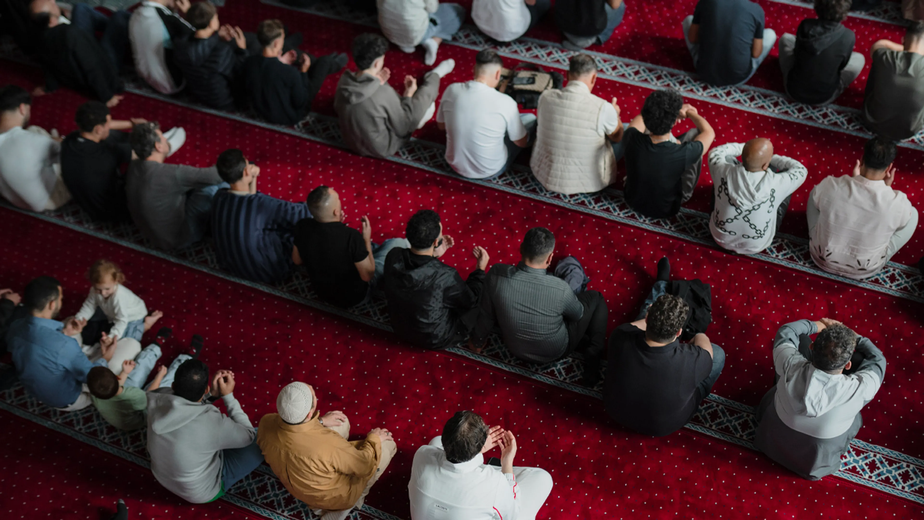 Tien gemeenten krijgen boete om geheim onderzoek naar islamitische inwoners