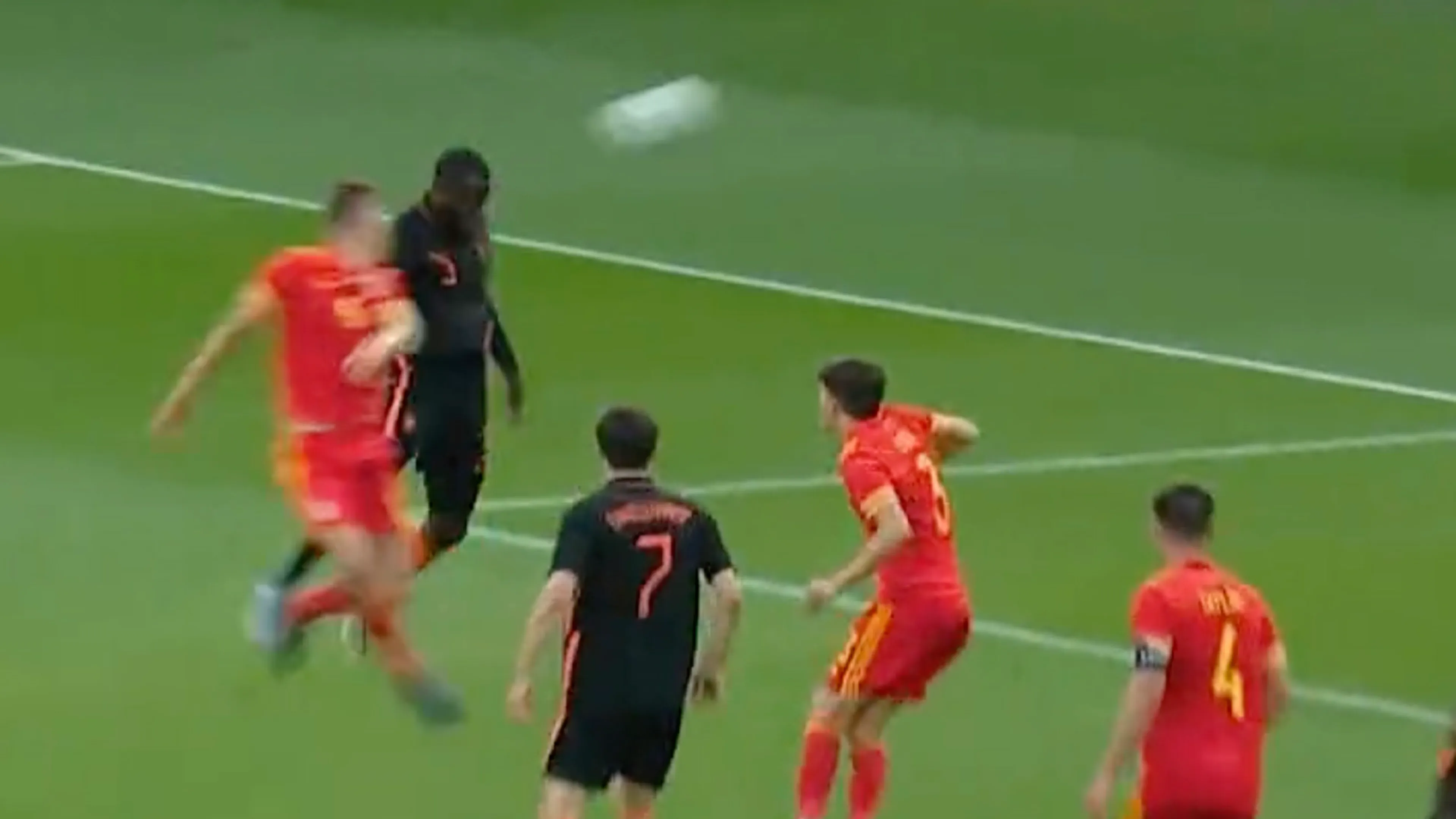 Geertruida kopt Jong Oranje pas laat langs Wales