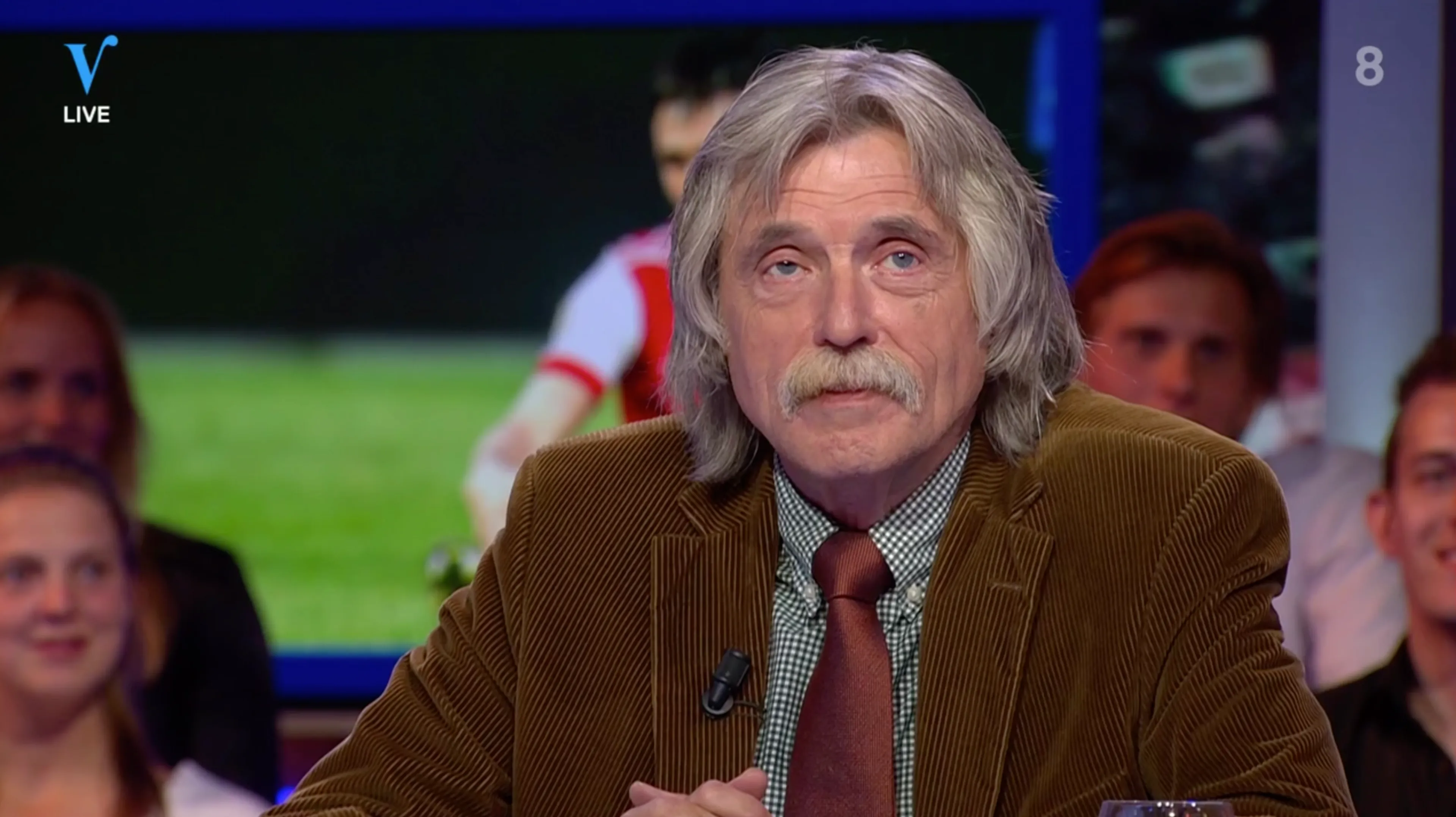 Bordeel biedt Johan schuimbad met lekkere wijven aan