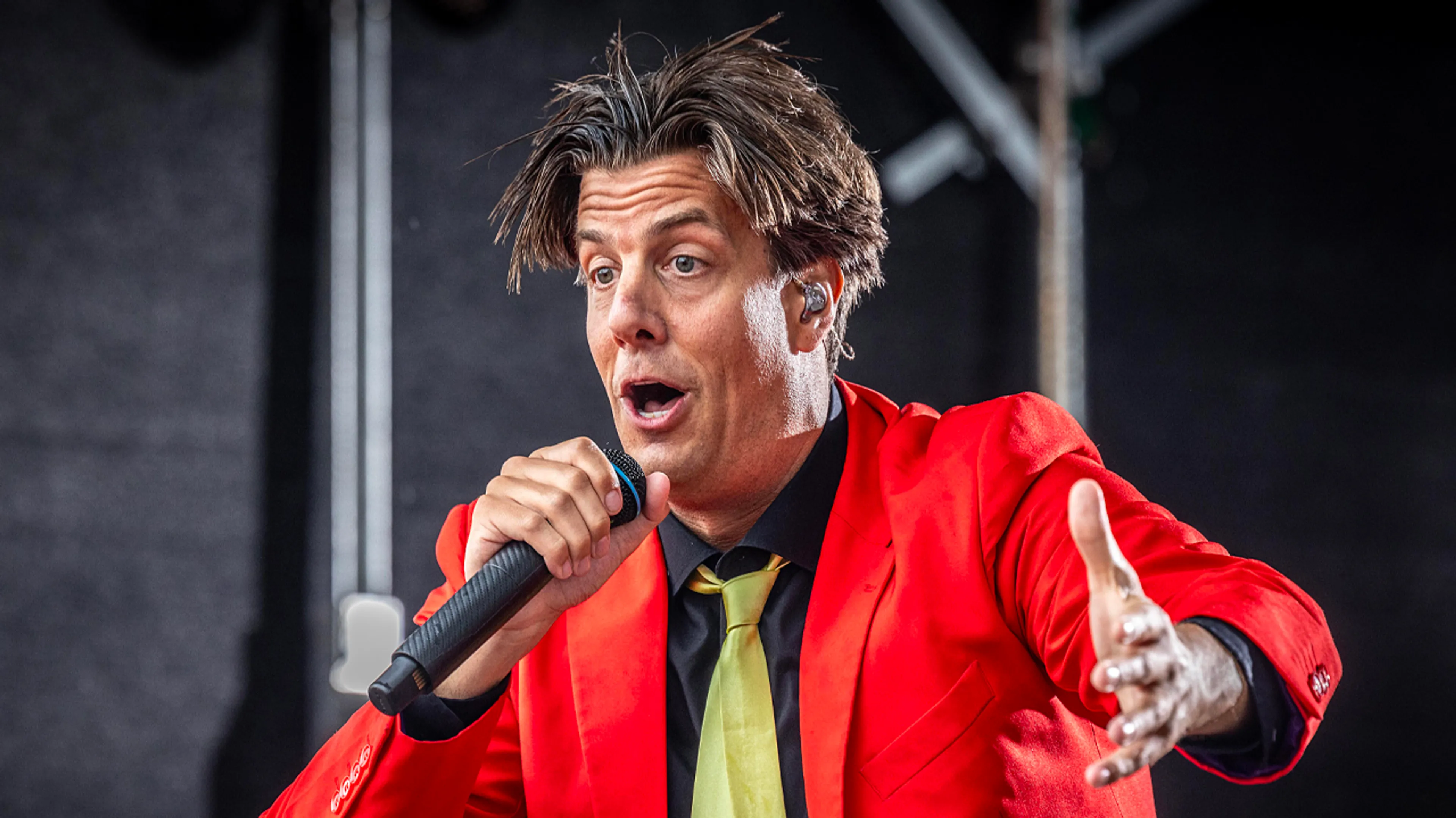Snollebollekes-zanger Rob Kemps lijkt wel oren te hebben naar deelname aan Songfestival
