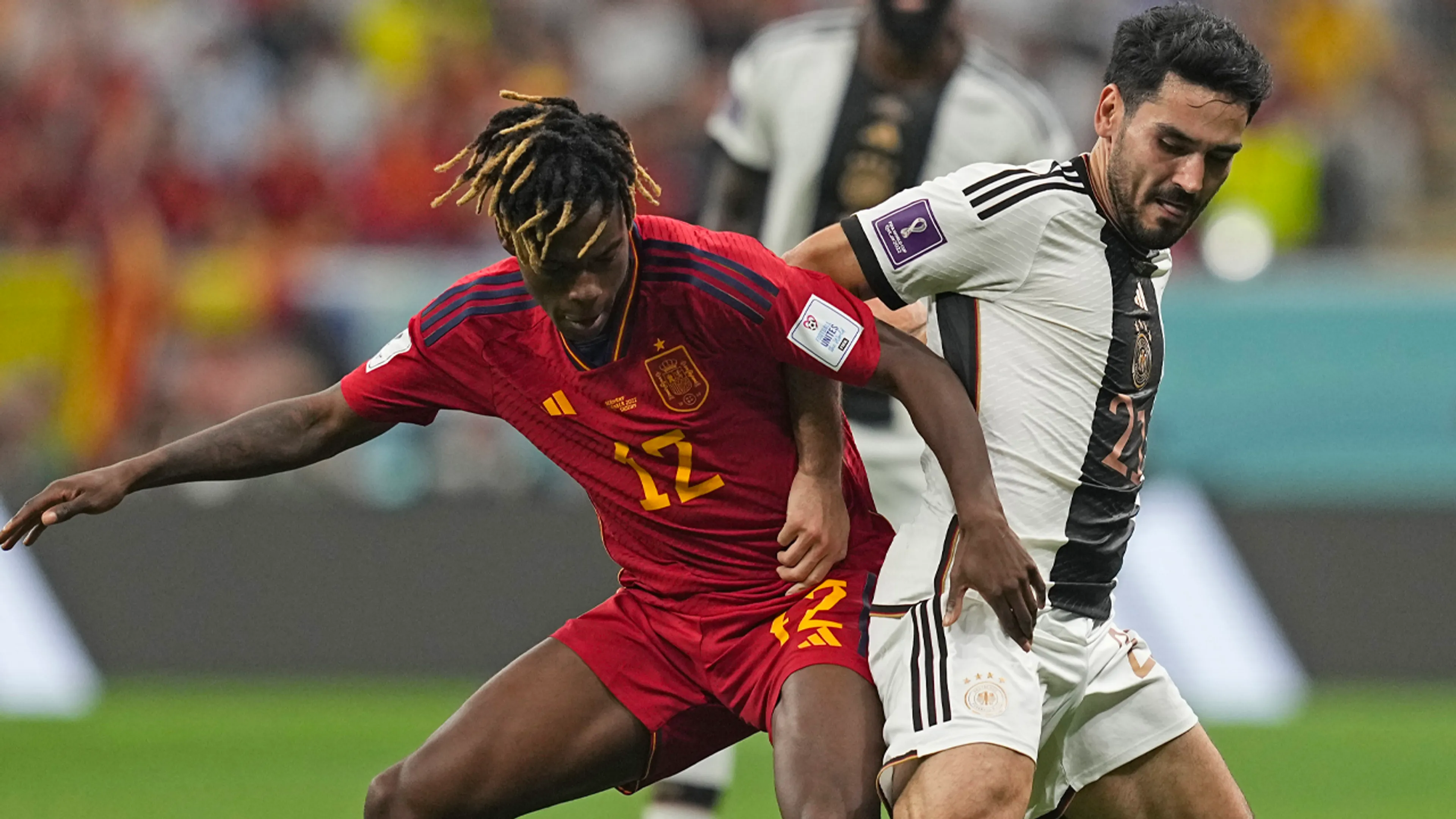 Spanje en Duitsland delen de punten na prachtige strijd