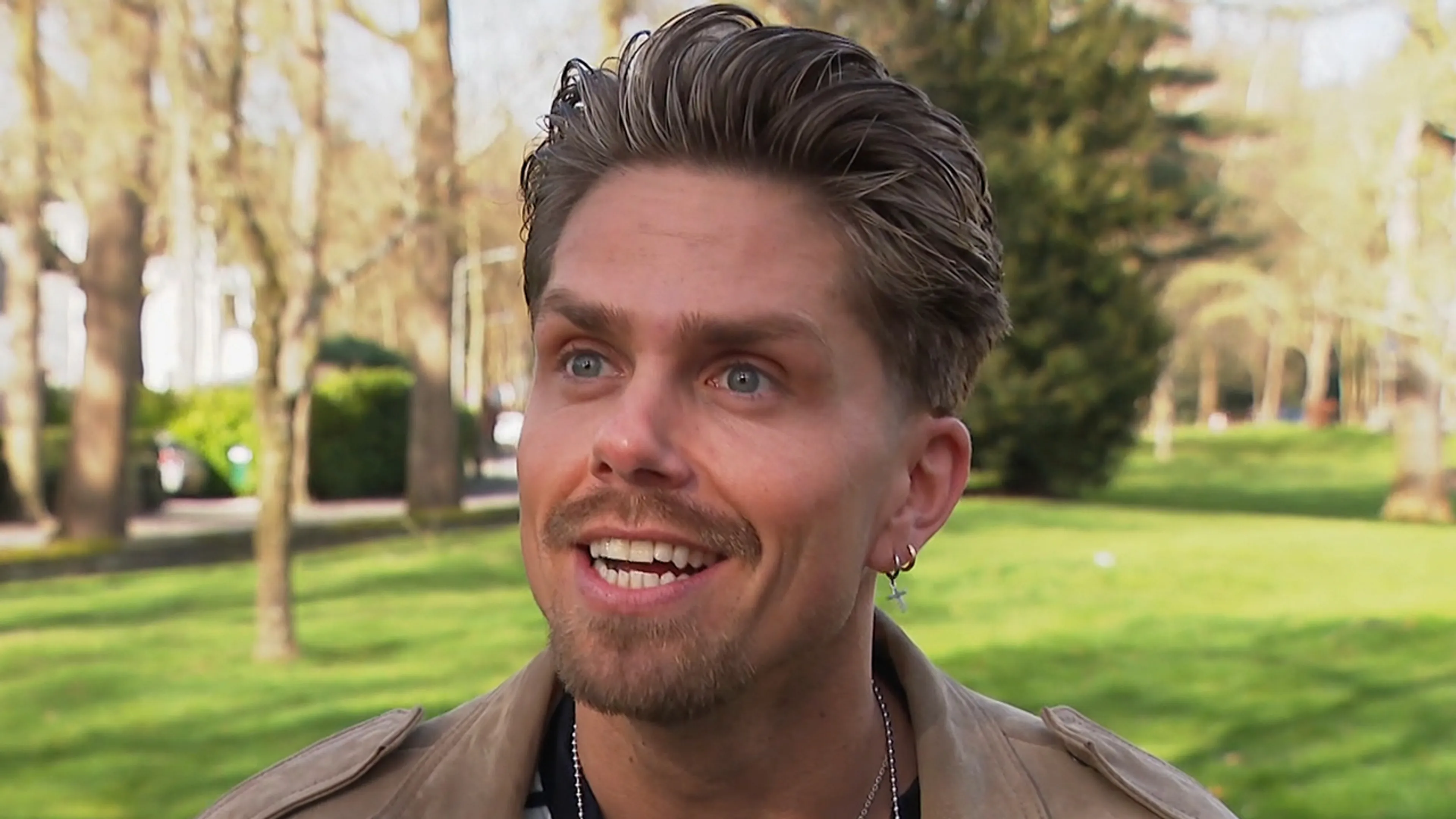 Zien: André Hazes fan van Rotterdamse lookalike André Hazes senior