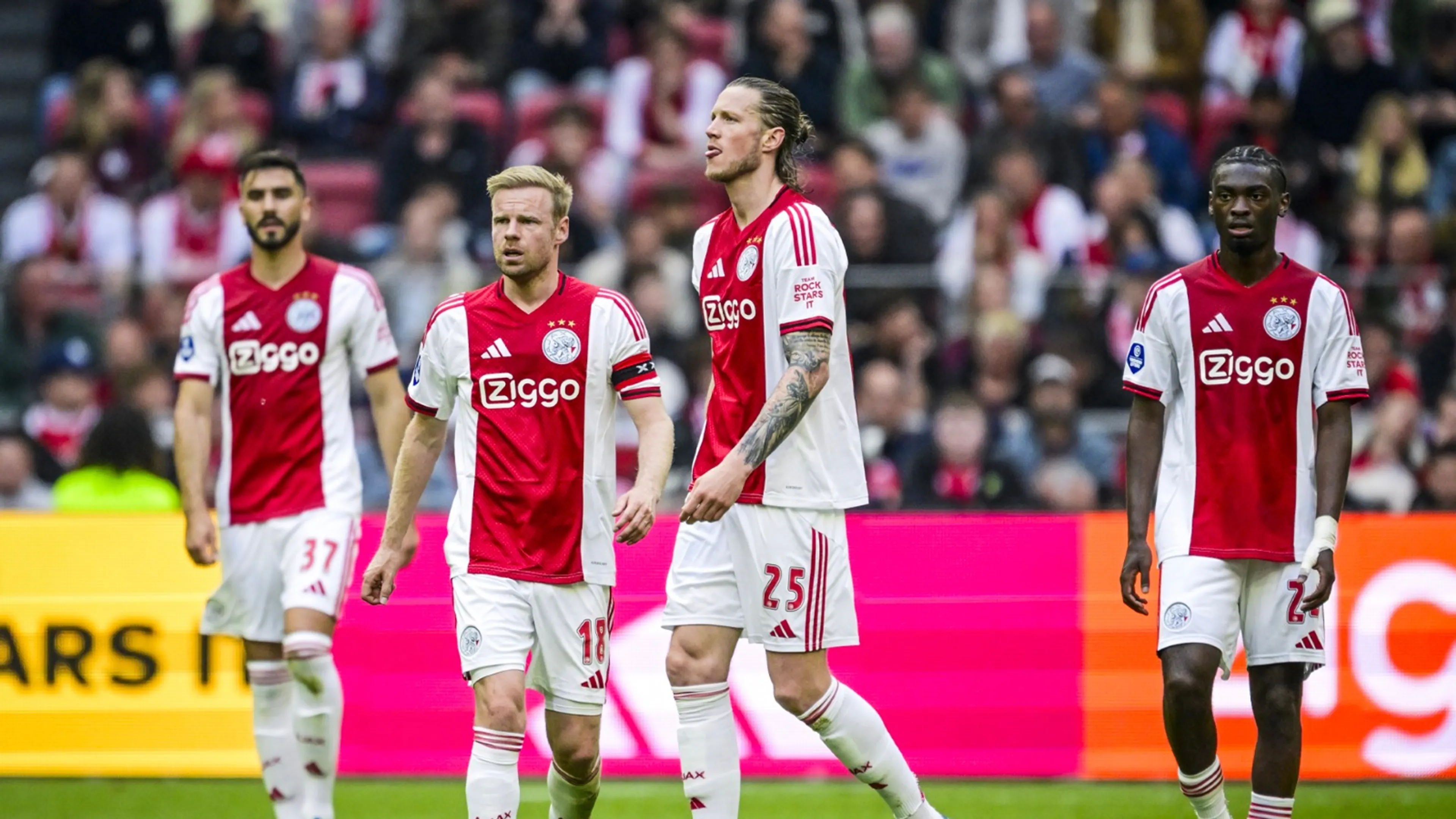 Ajax verliest in absolute slotfase van FC Utrecht en zakt naar vijfde plaats