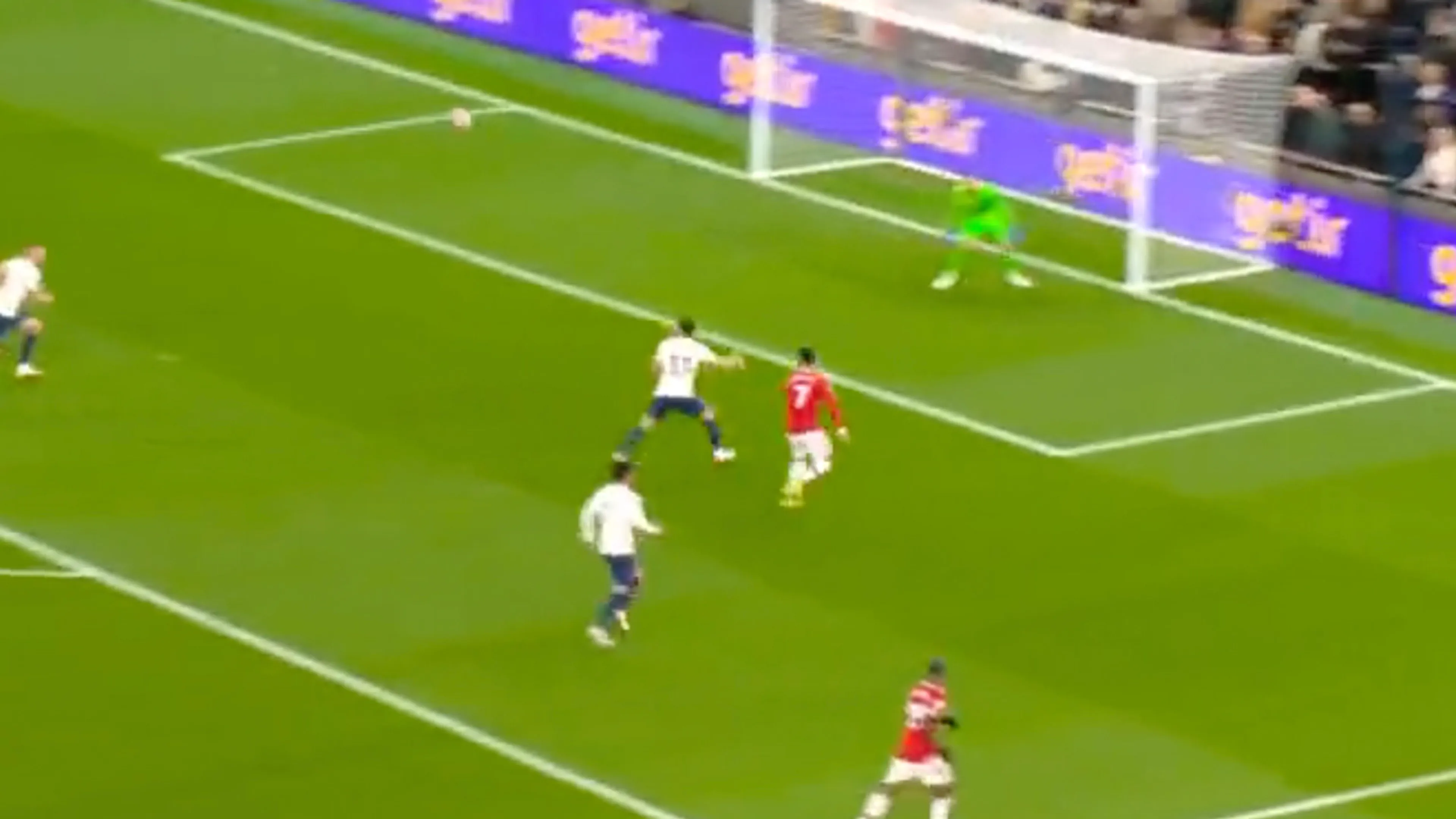 VIDEOGOAL: commentator Wytse van der Goot geniet van heerlijke goal Ronaldo