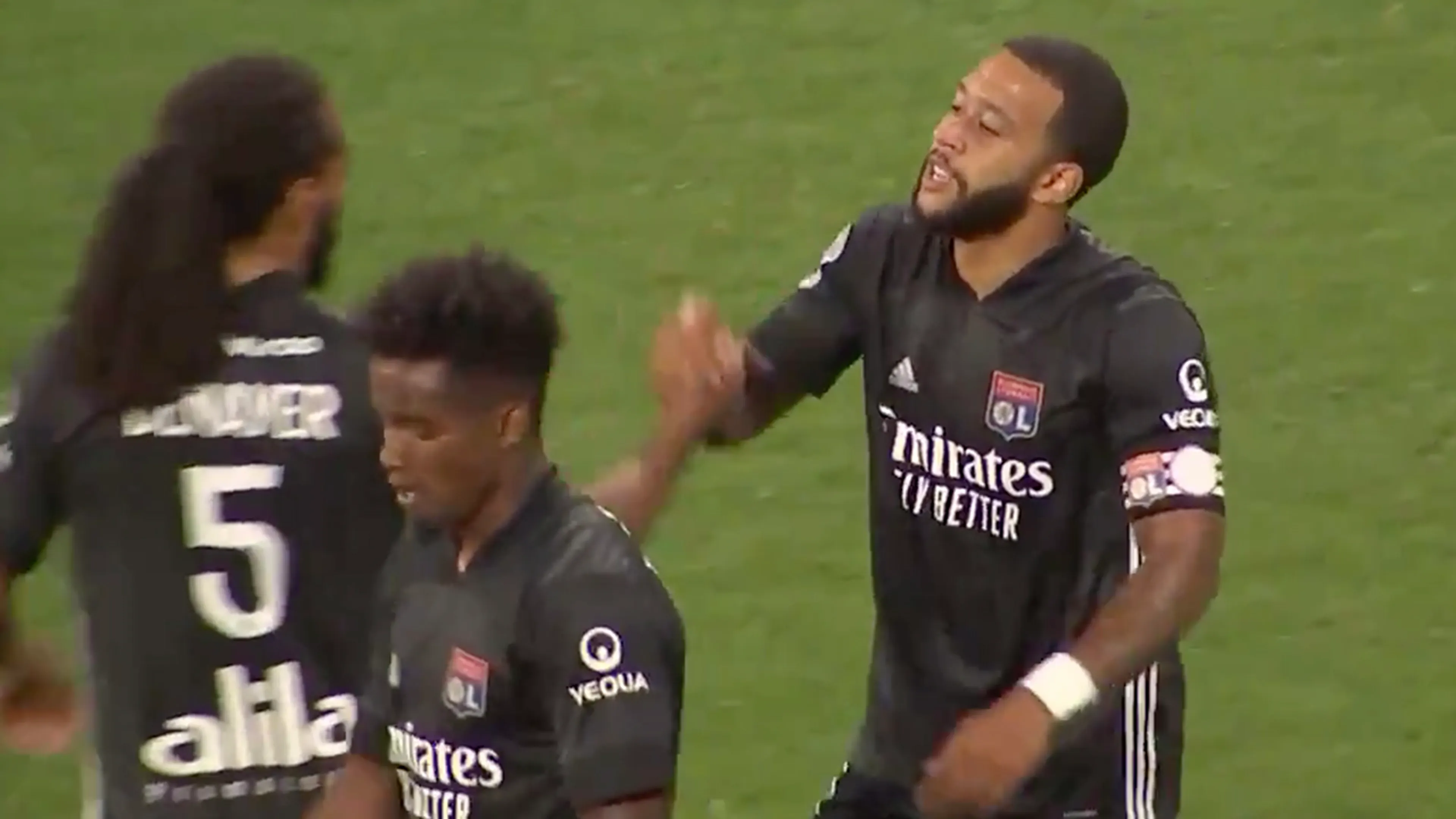 Memphis is terug en scoort achter het standbeen