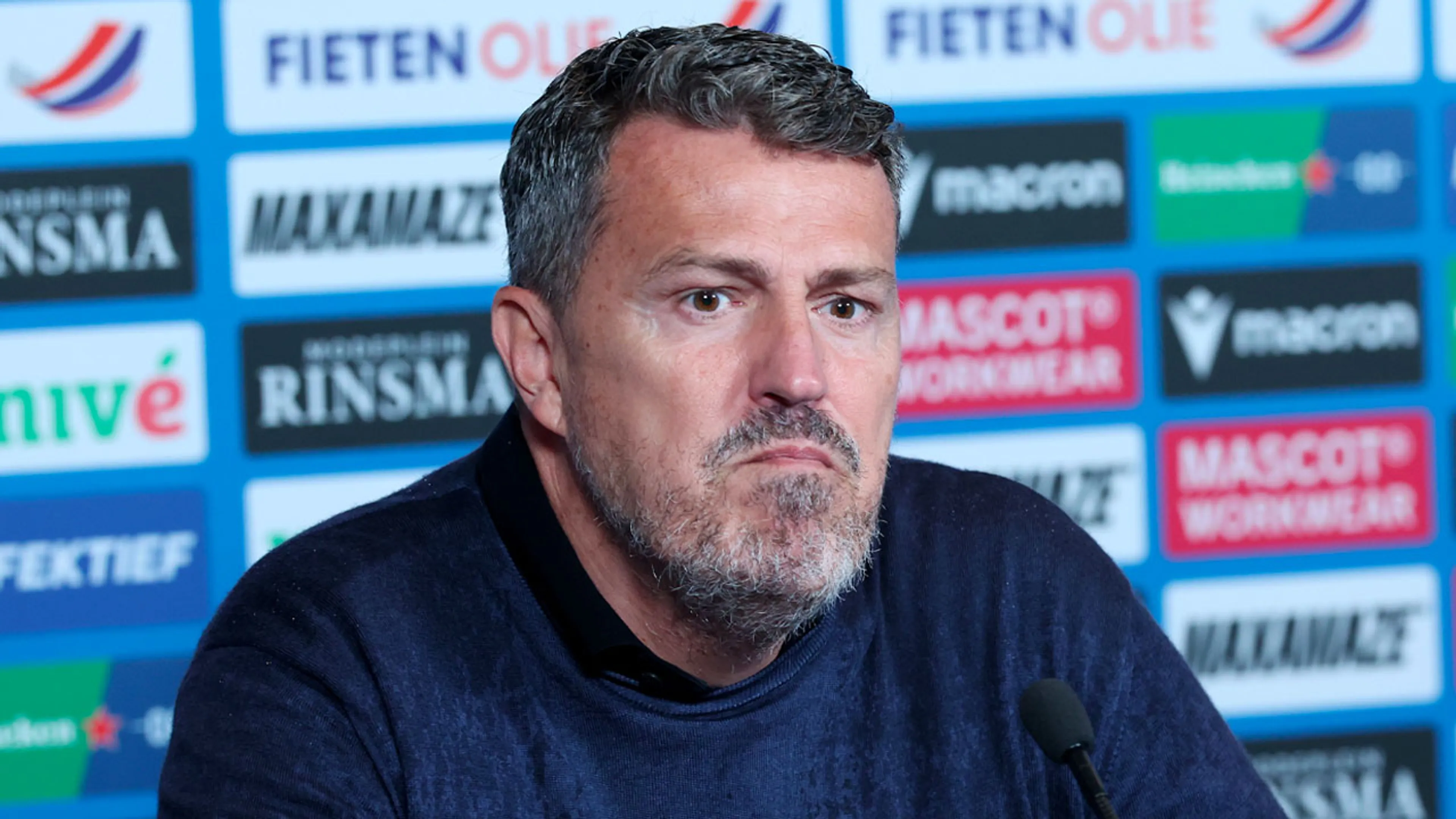 Ajax-trainer García vindt het een schande dat duel met Heerenveen niet is stilgelegd