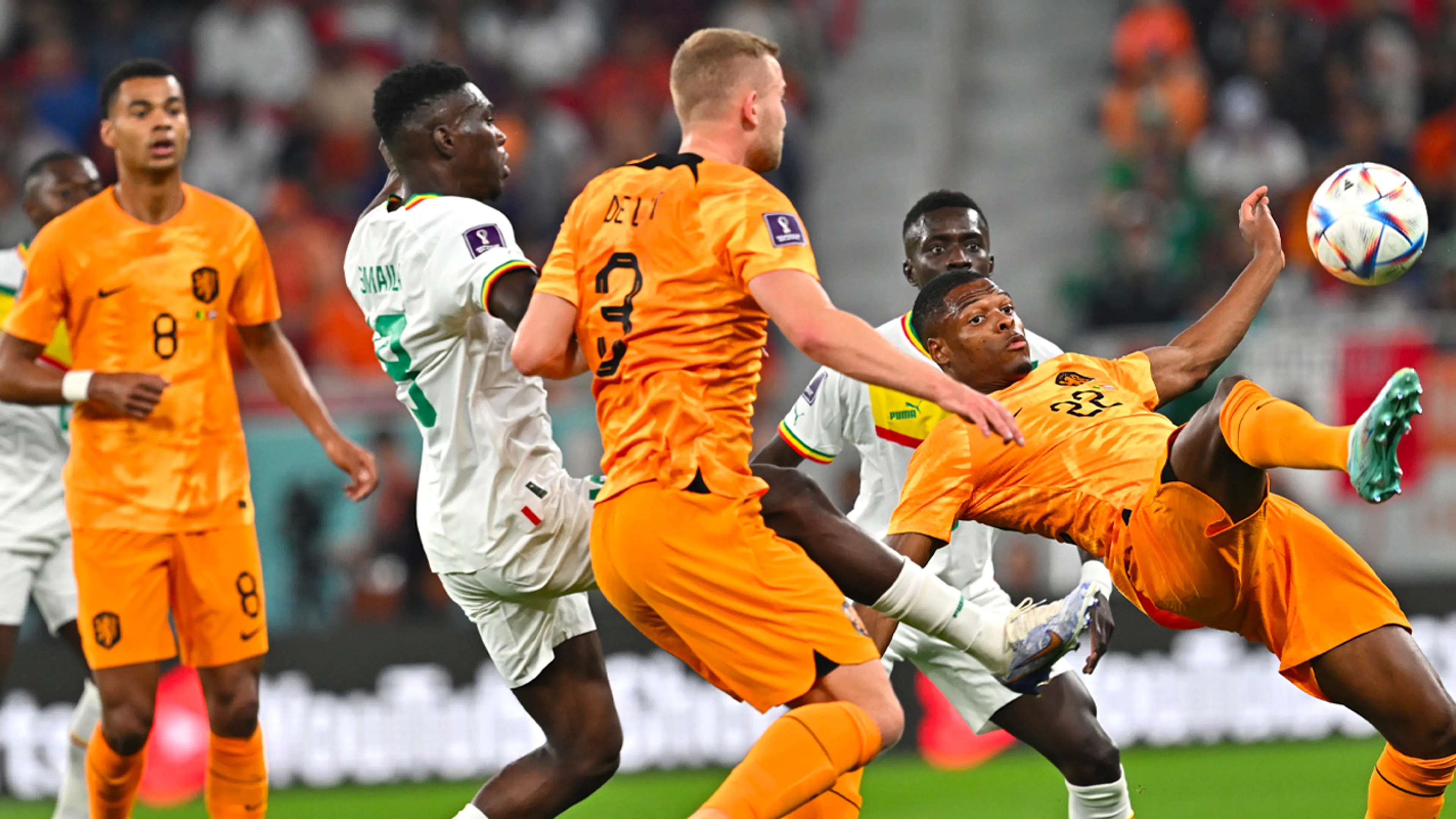 Kijkers Senegal-Nederland worden gek van getrommel: 'Wat een takkeherrie!'