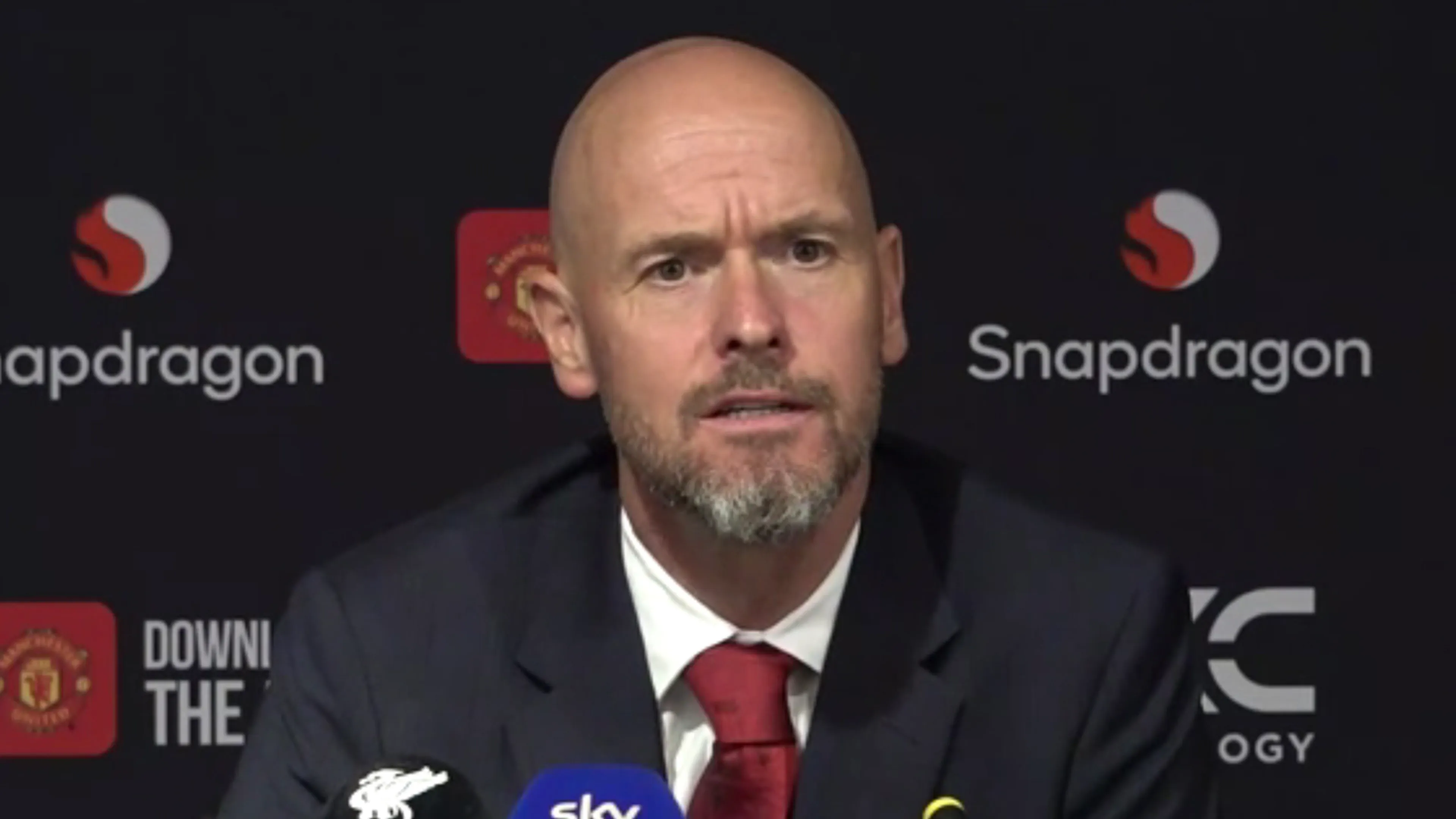 Video: Erik ten Hag botst opnieuw met journalist: 'Laat iemand anders een vraag stellen'