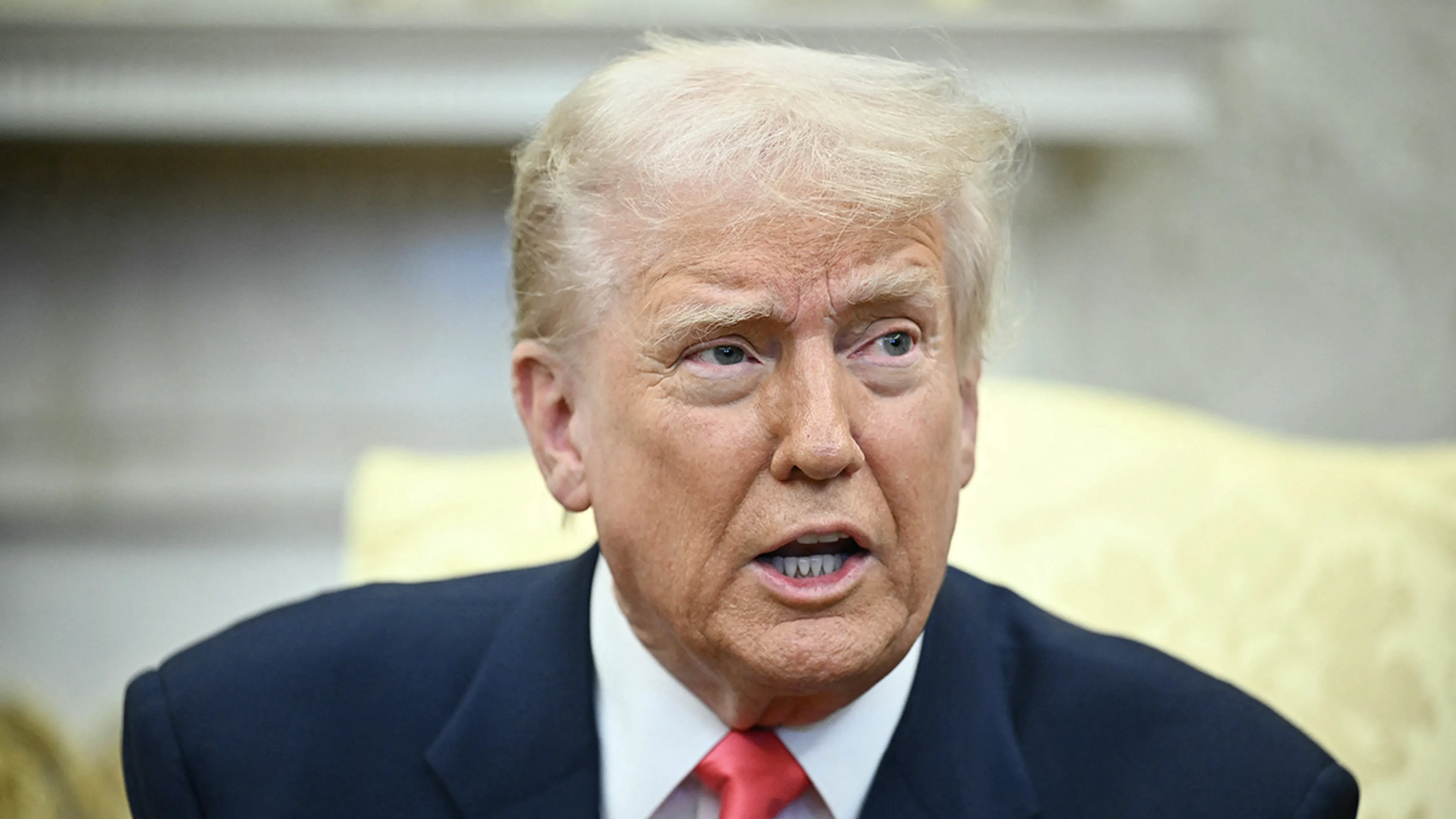 Trump dreigt met heffing van 200 procent op wijn, champagne en andere drank uit Europa