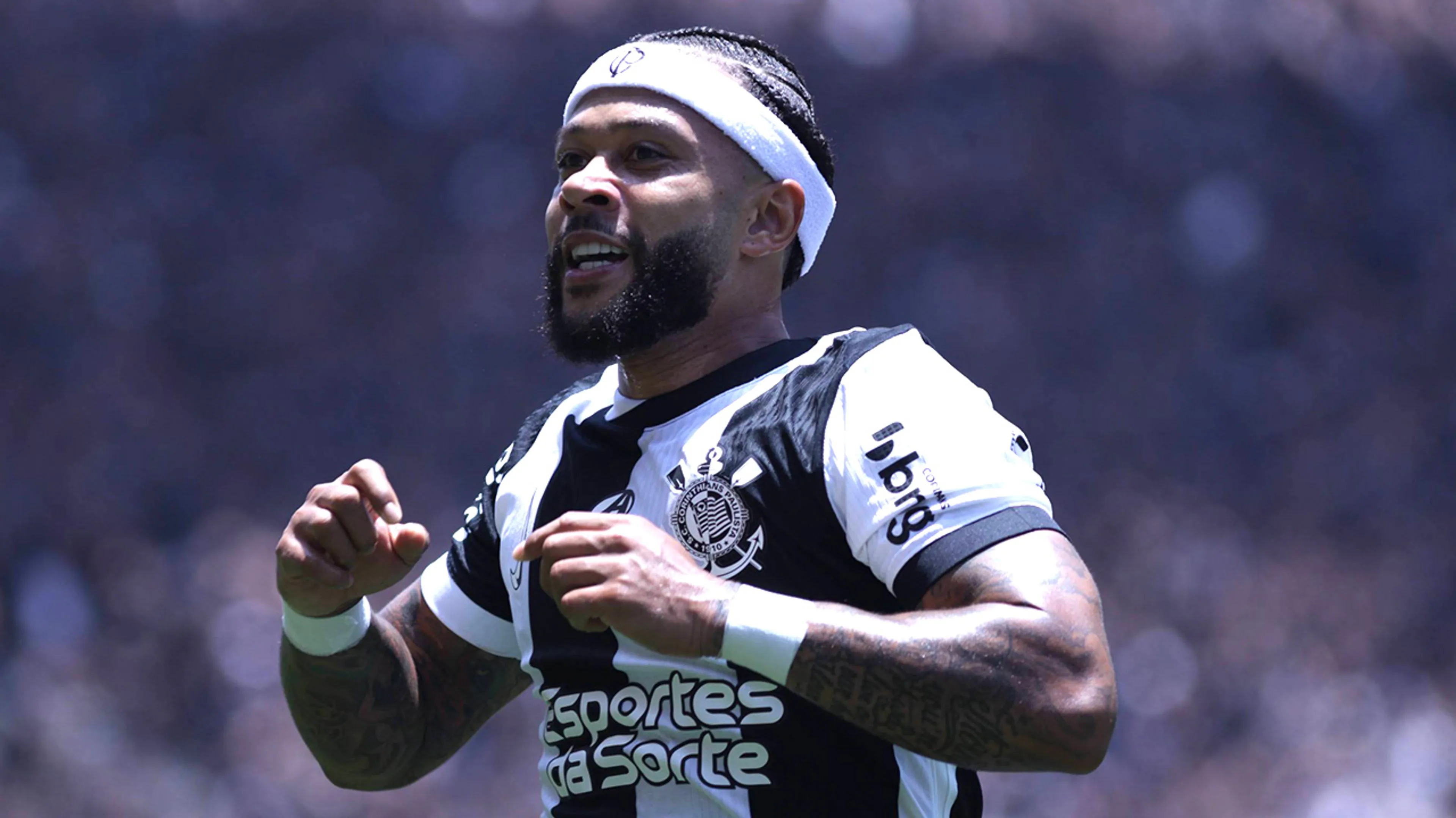 Memphis Depay helpt Corinthians met fraaie treffer aan nipte zege op Cruzeiro
