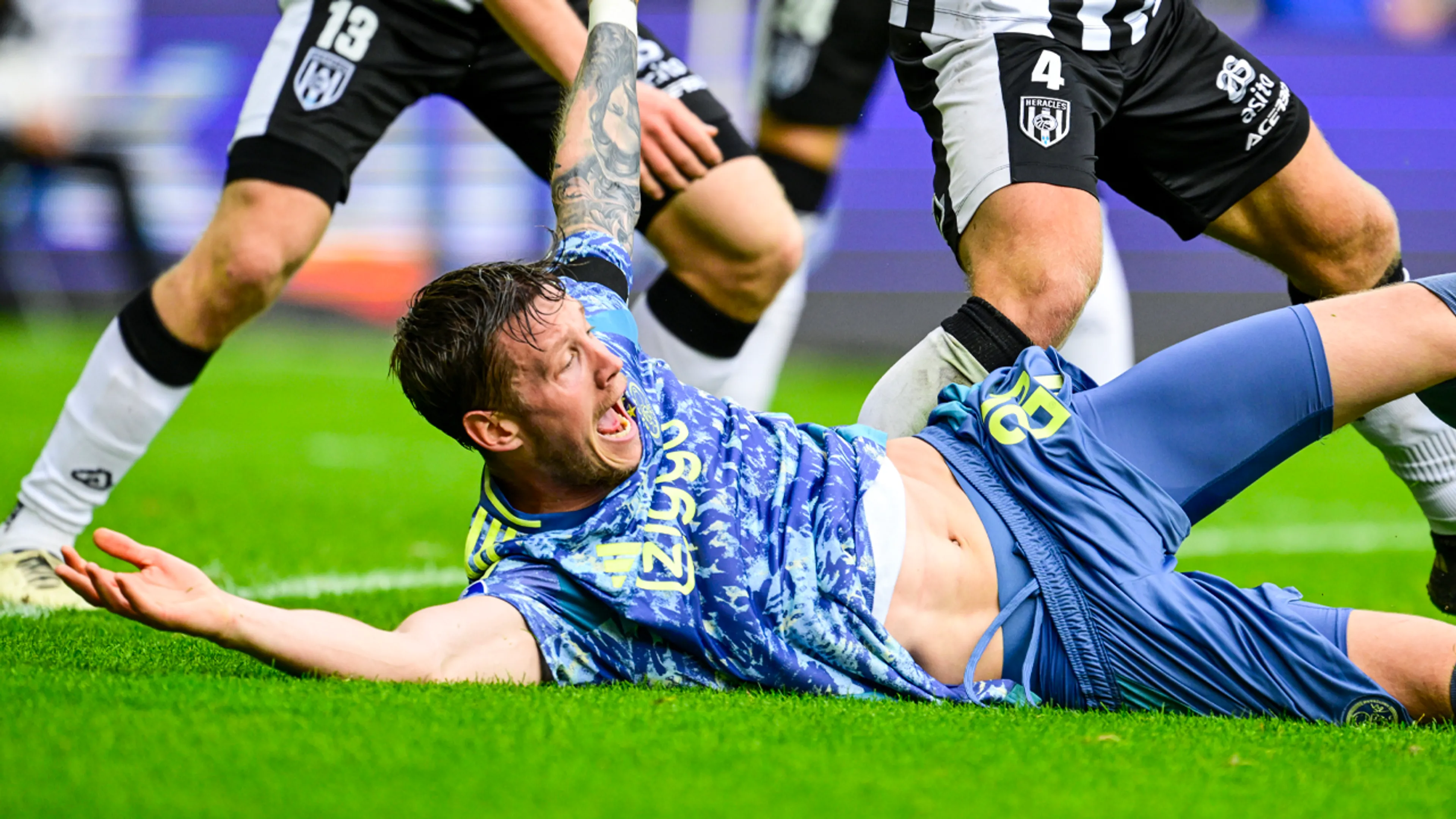 Mario van der Ende velt oordeel over strafschop bij Heracles-Ajax