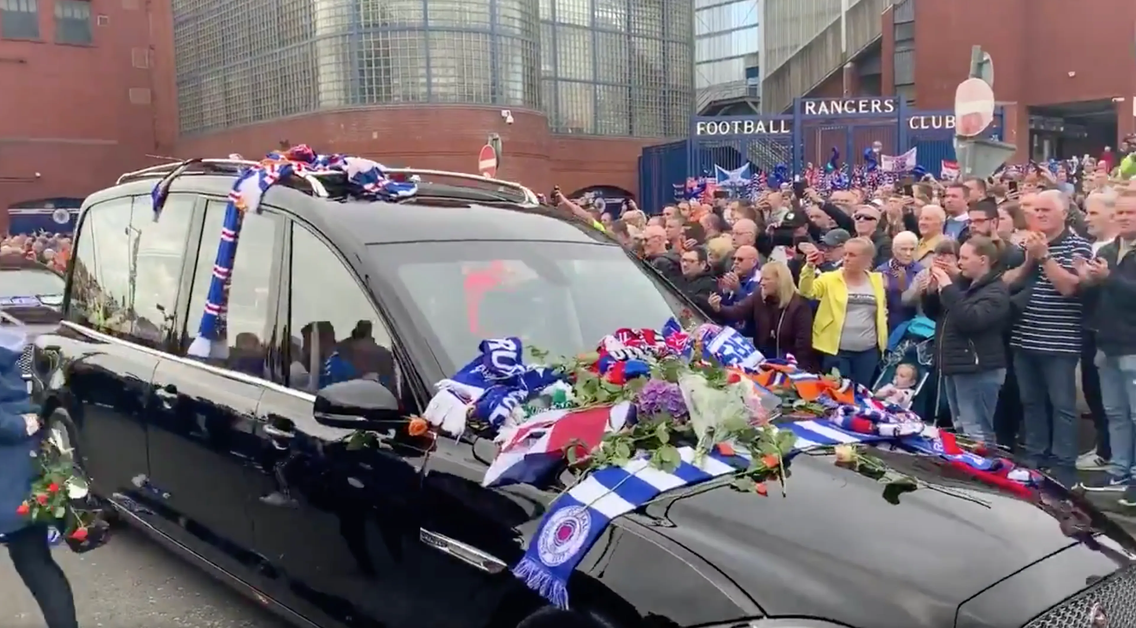 Massale opkomst voor uitvaart Fernando Ricksen