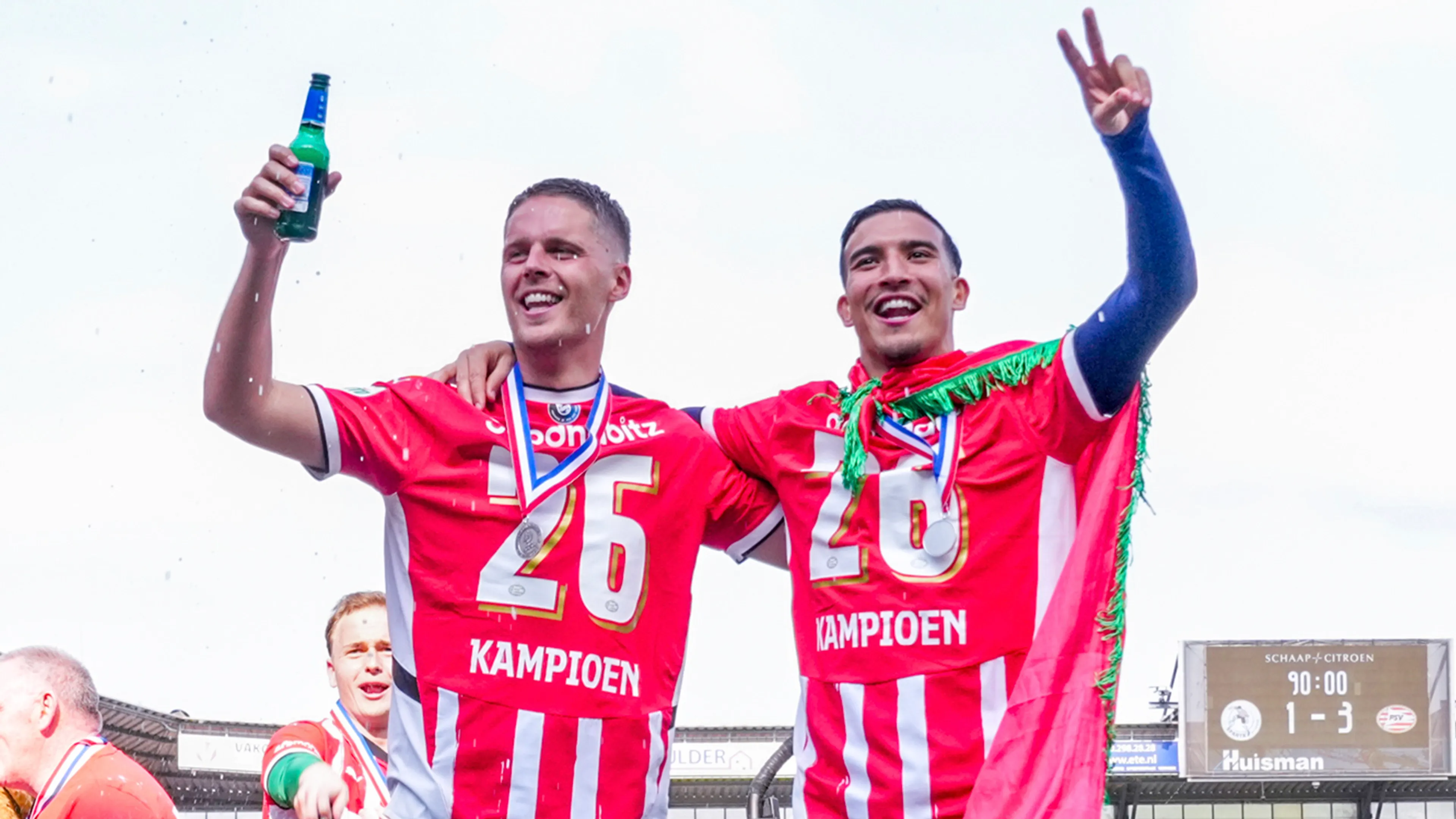 Joey Veerman: 'Na de wedstrijd één stukje pizza, daarna tien flessen Bavaria en tien bacootjes!'