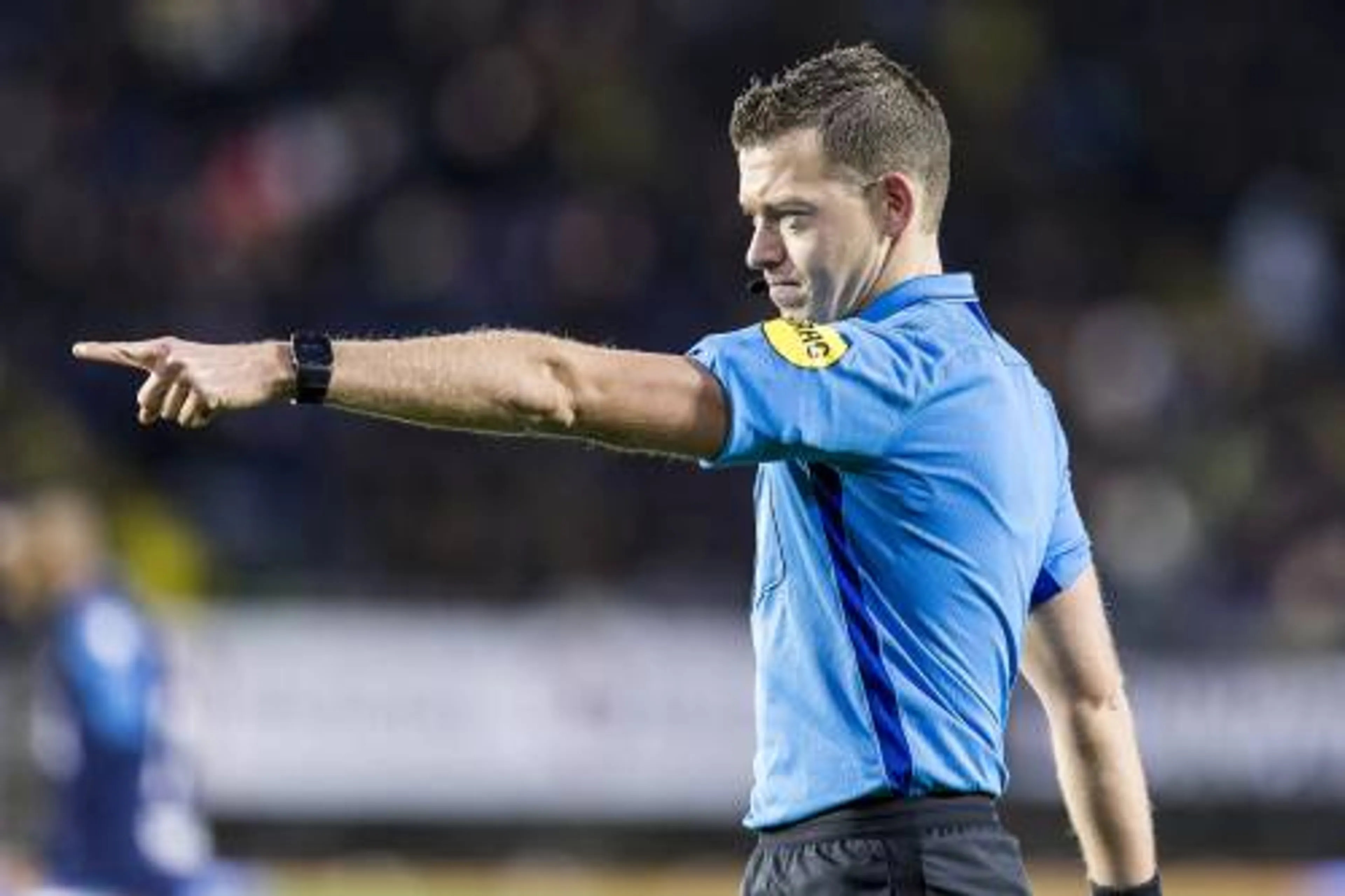 Scheidsrechter legt wedstrijd FC Twente stil