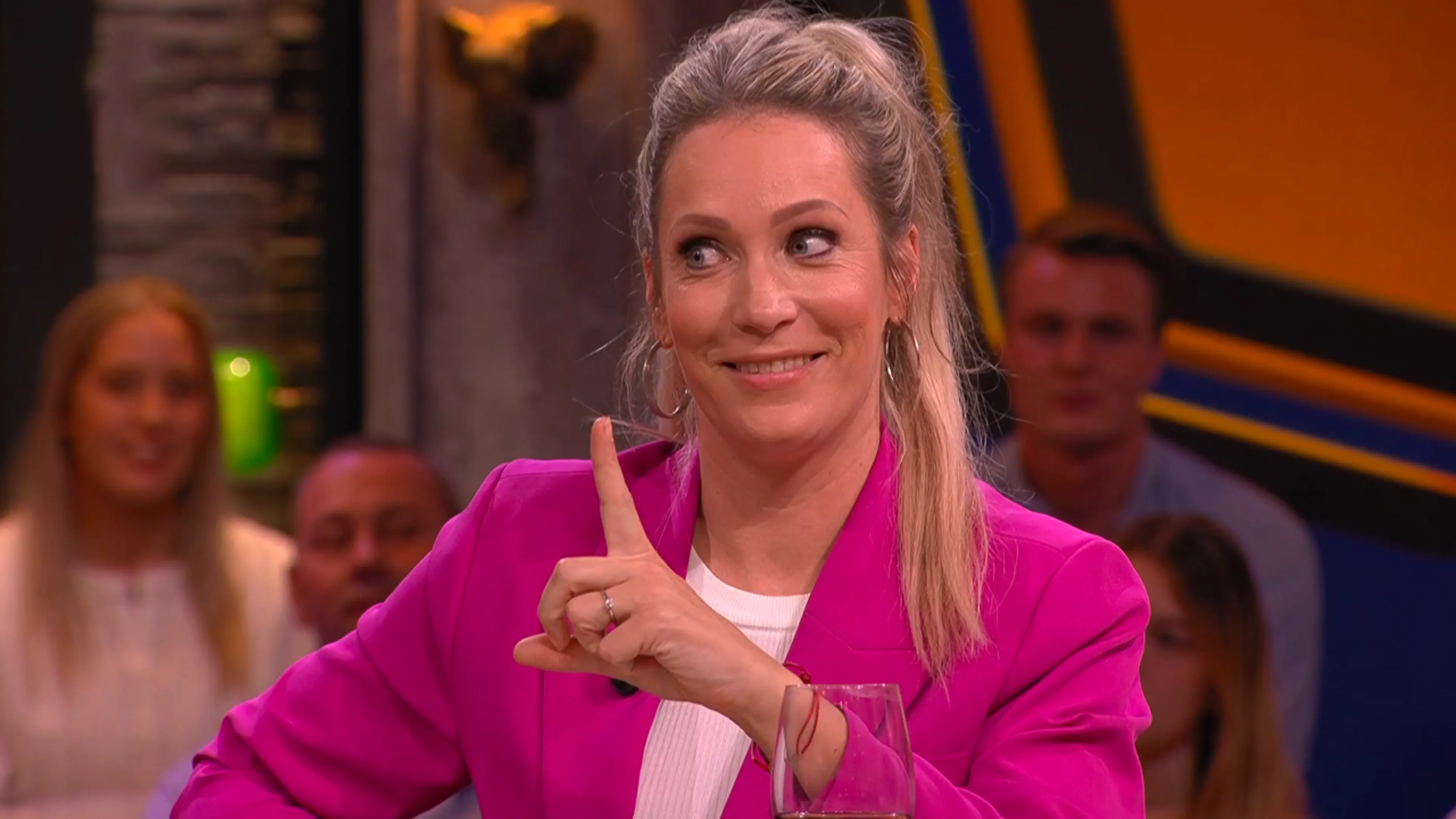 Aflevering Vandaag Inside met Hélène Hendriks, vrijdag 28 oktober 2022