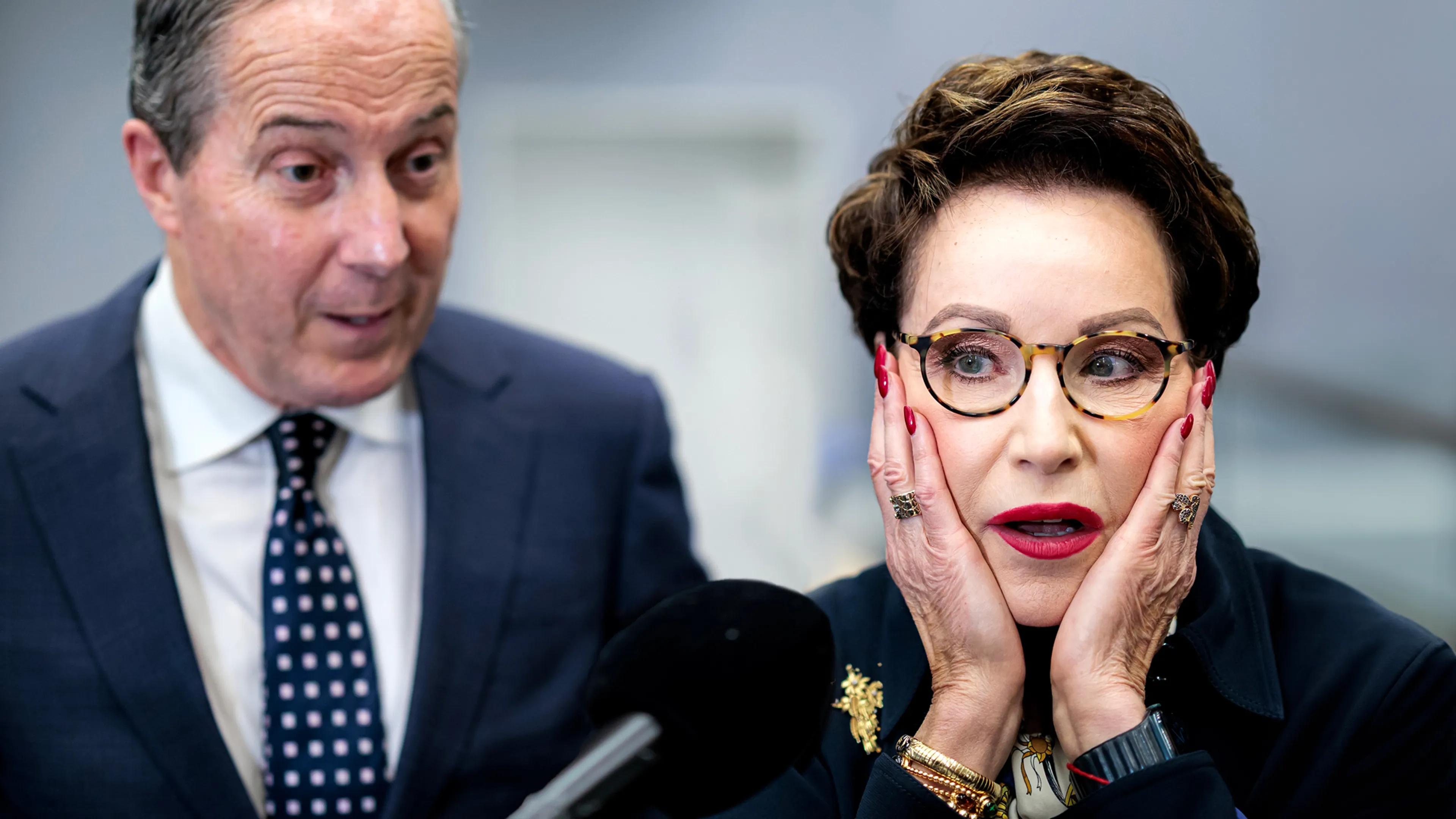 Geert-Jan Knoops voorwaardelijk geschorst, Carry Knoops krijgt berisping