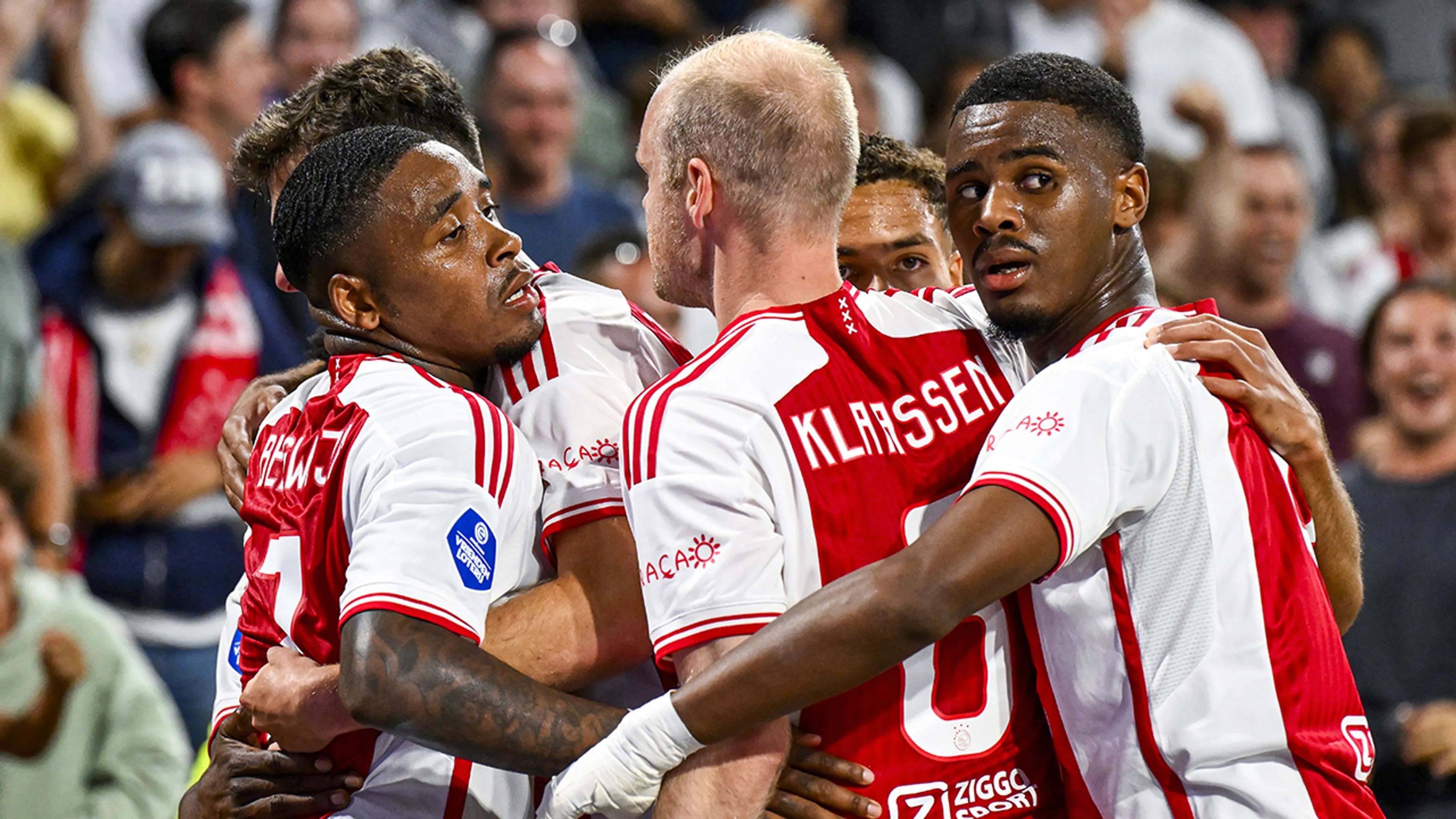 Ajax wint dankzij fraaie doelpunten eerste duel van het seizoen van Heracles Almelo