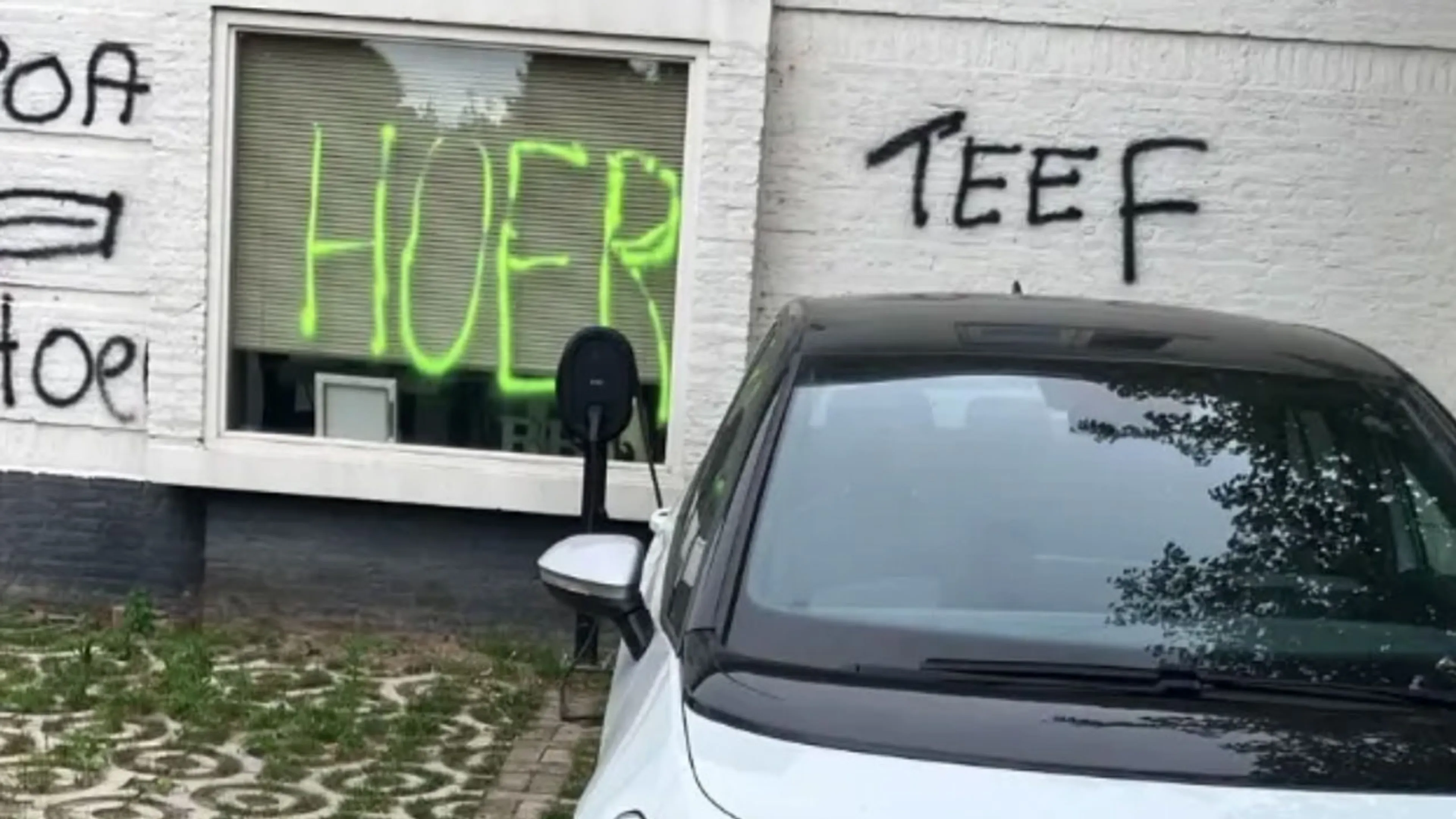 'Huizen van azc-voorstanders beklad met scheldwoorden in Engelen en Bokhoven'