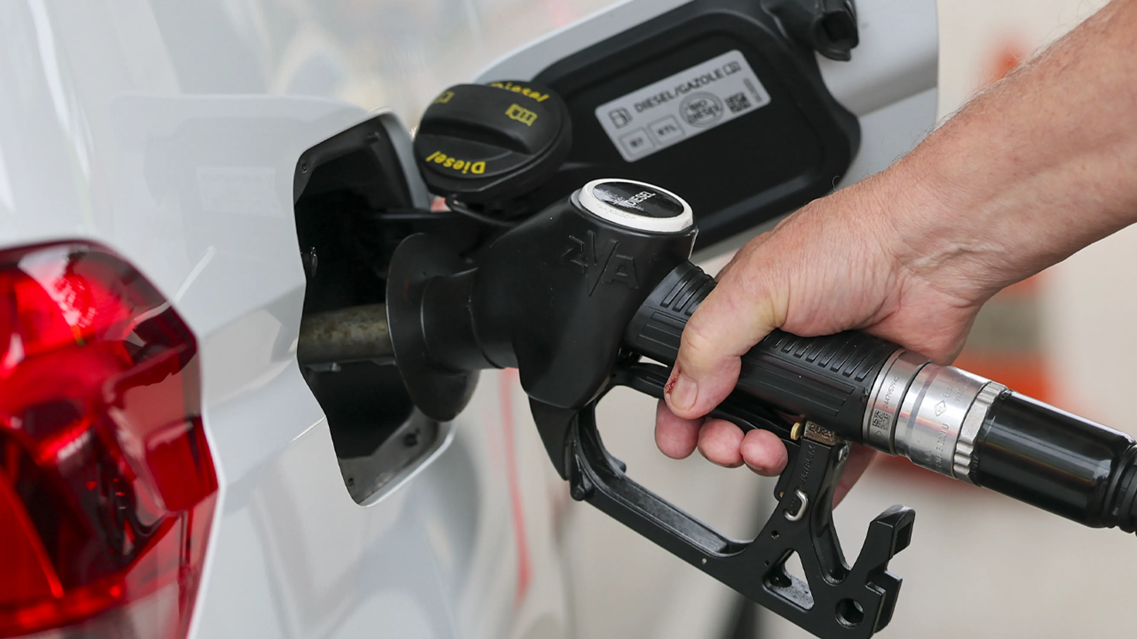 Dieselprijs in Nederland bereikt nieuwe recordhoogte: dit betaal je nu aan de pomp