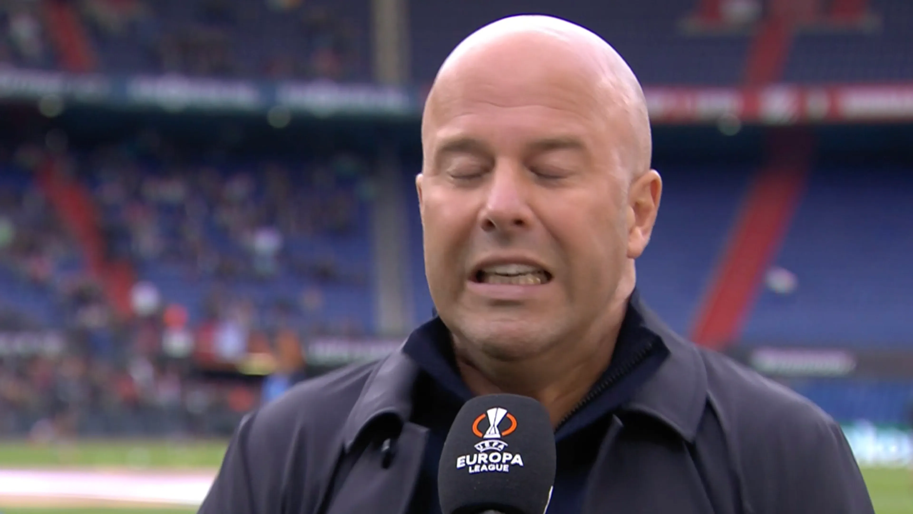 Slot schrikt zichtbaar van knal in De Kuip: 'Dit bedoelde ik niet met: veel geluid maken'