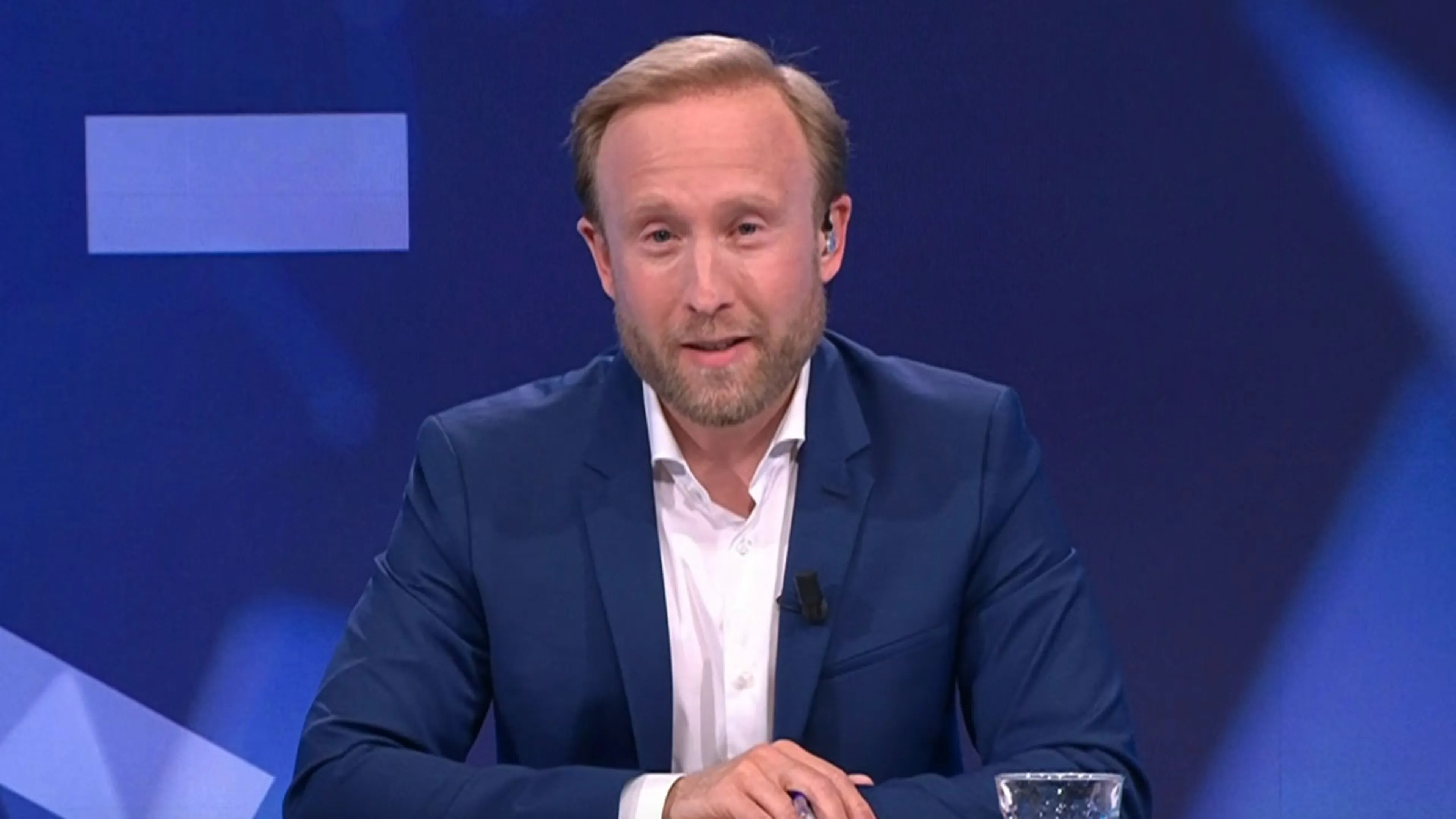 Lovende reacties op presentatiedebuut Raymond Mens: 'Gebeurt bij hem zo natuurlijk'