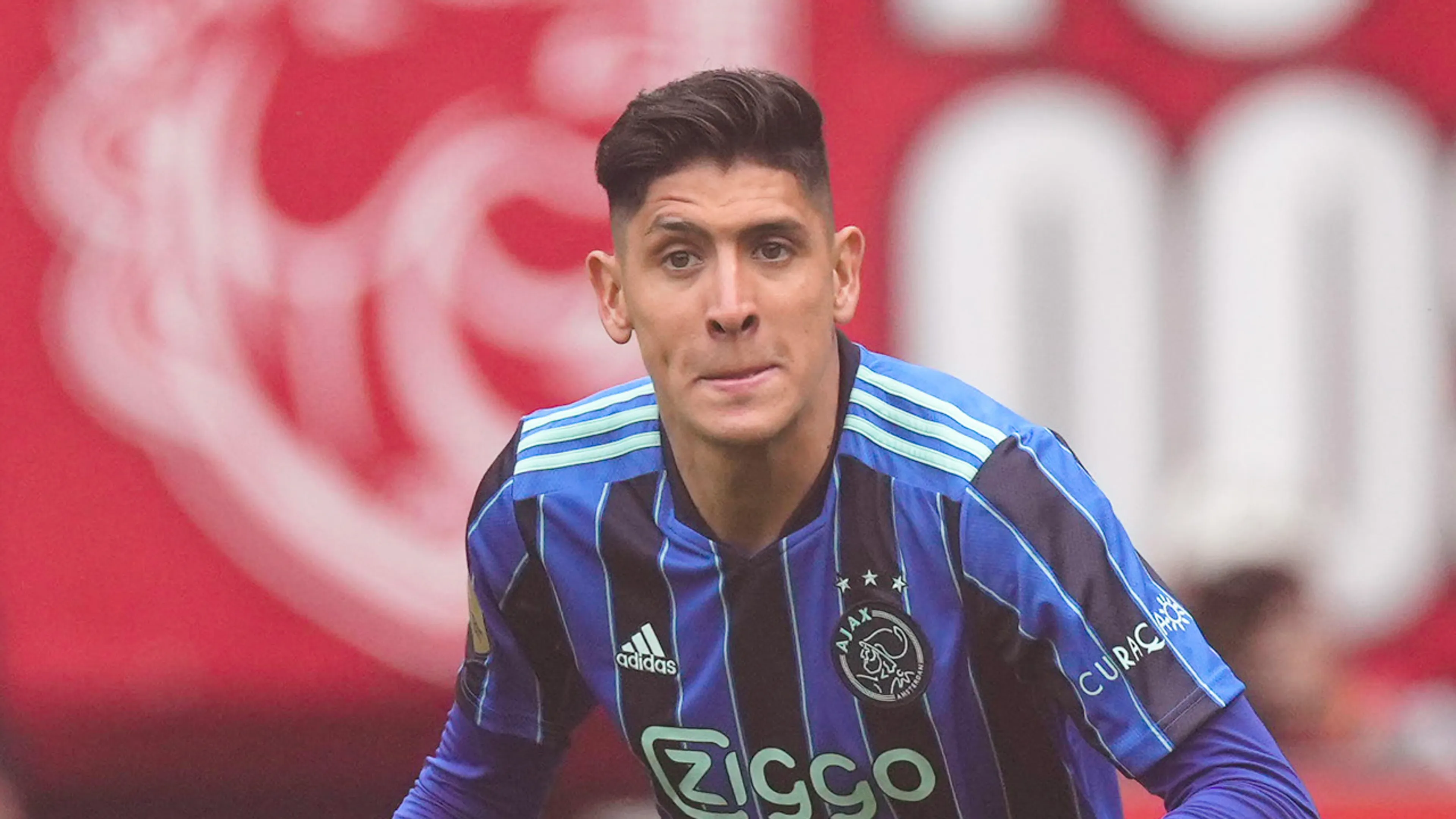 Volop onbegrip over beslissing tijdens Twente-Ajax: 'Dit is toch gewoon rood voor Álvarez?'