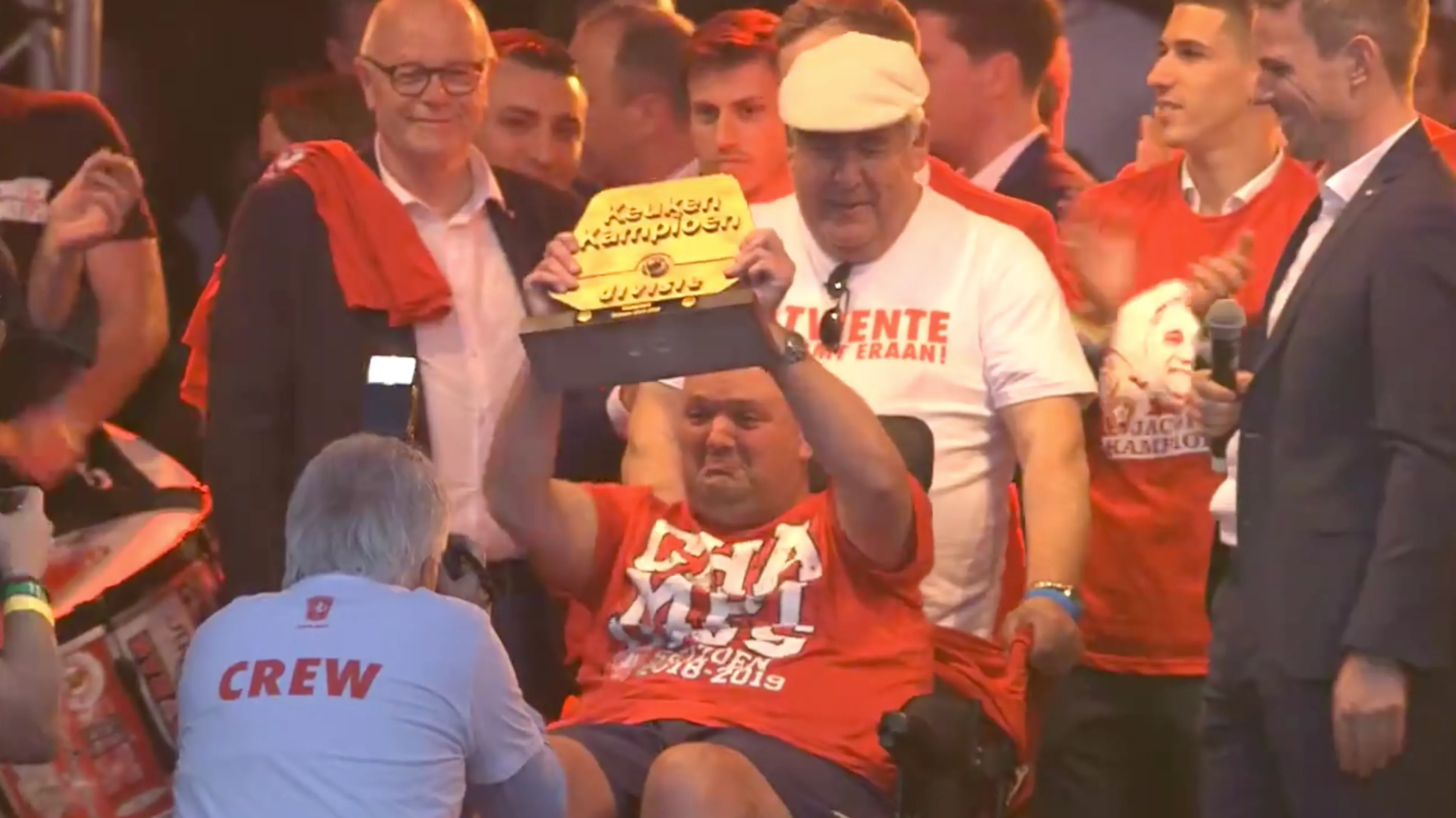 PRACHTIG! Brama geeft prijs aan superfan Laurens