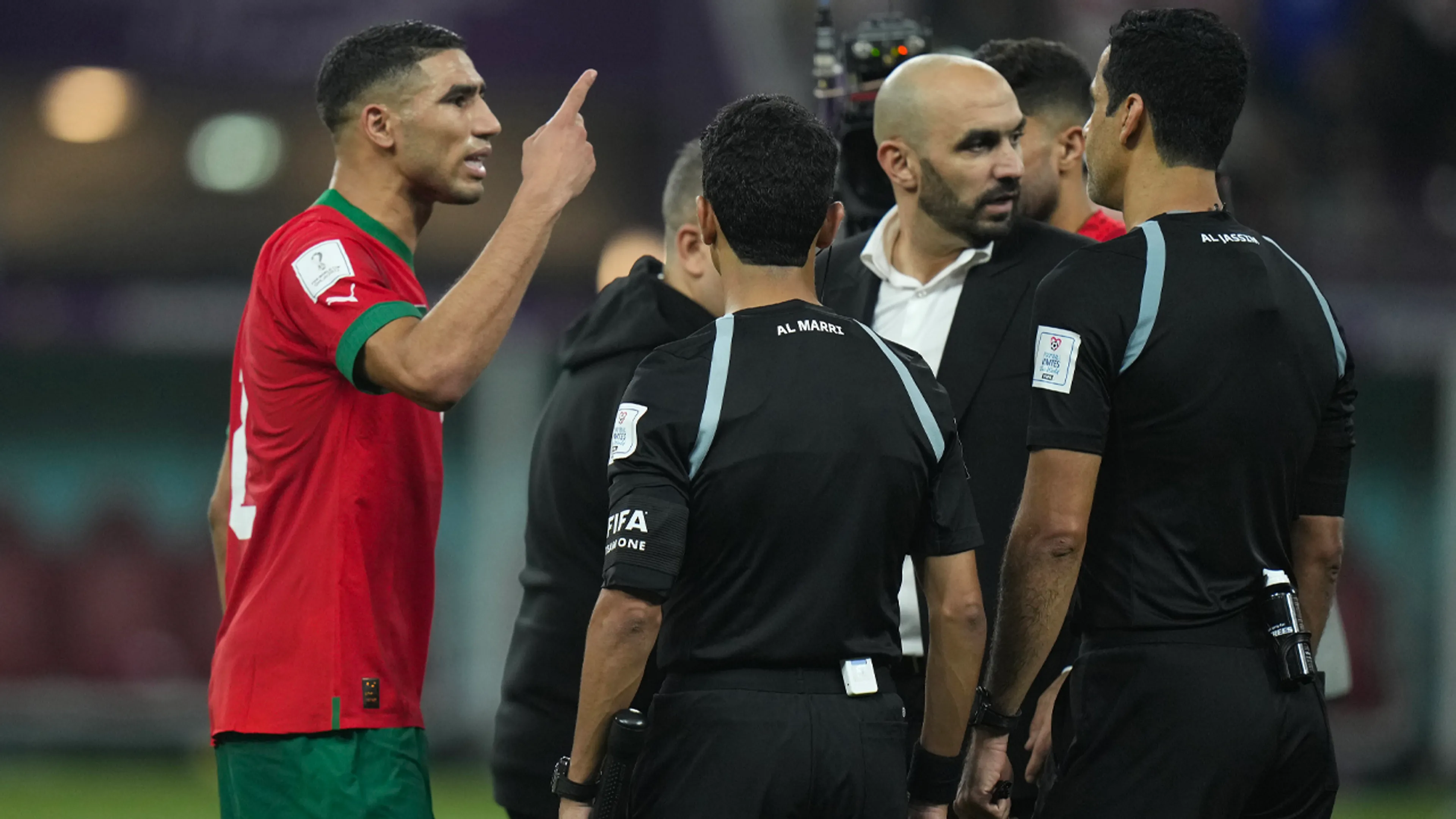 Hakimi verontschuldigt zich bij FIFA-baas Infantino na woedeuitbarsting: 'Hij is mijn vriend'