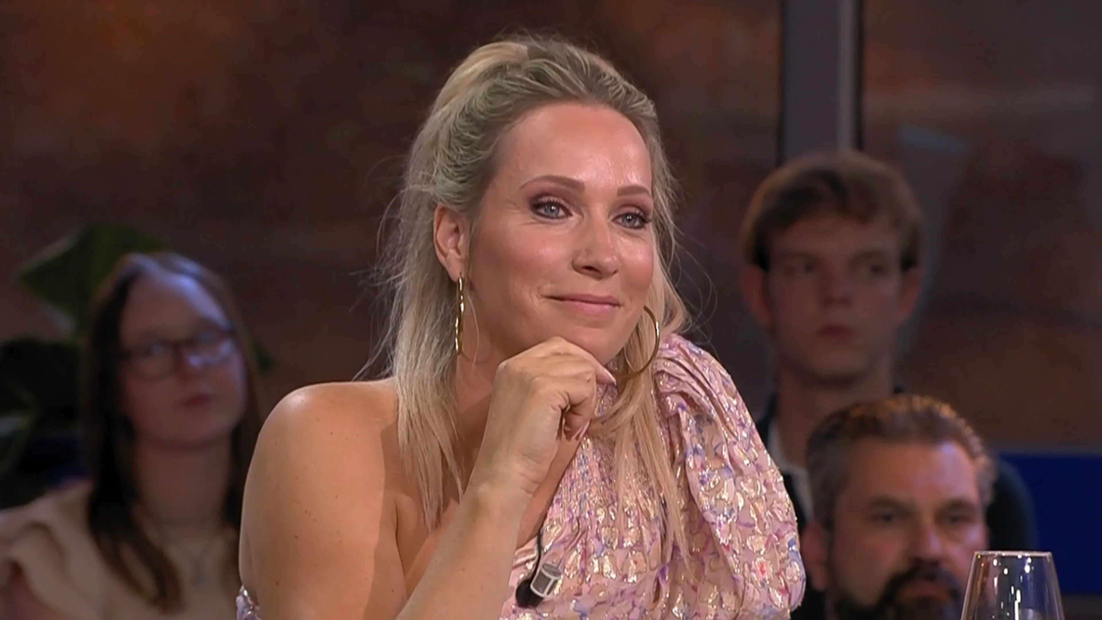 'Nederland heeft een nieuwe talkshowkoningin, en dat binnen 6 weken!'