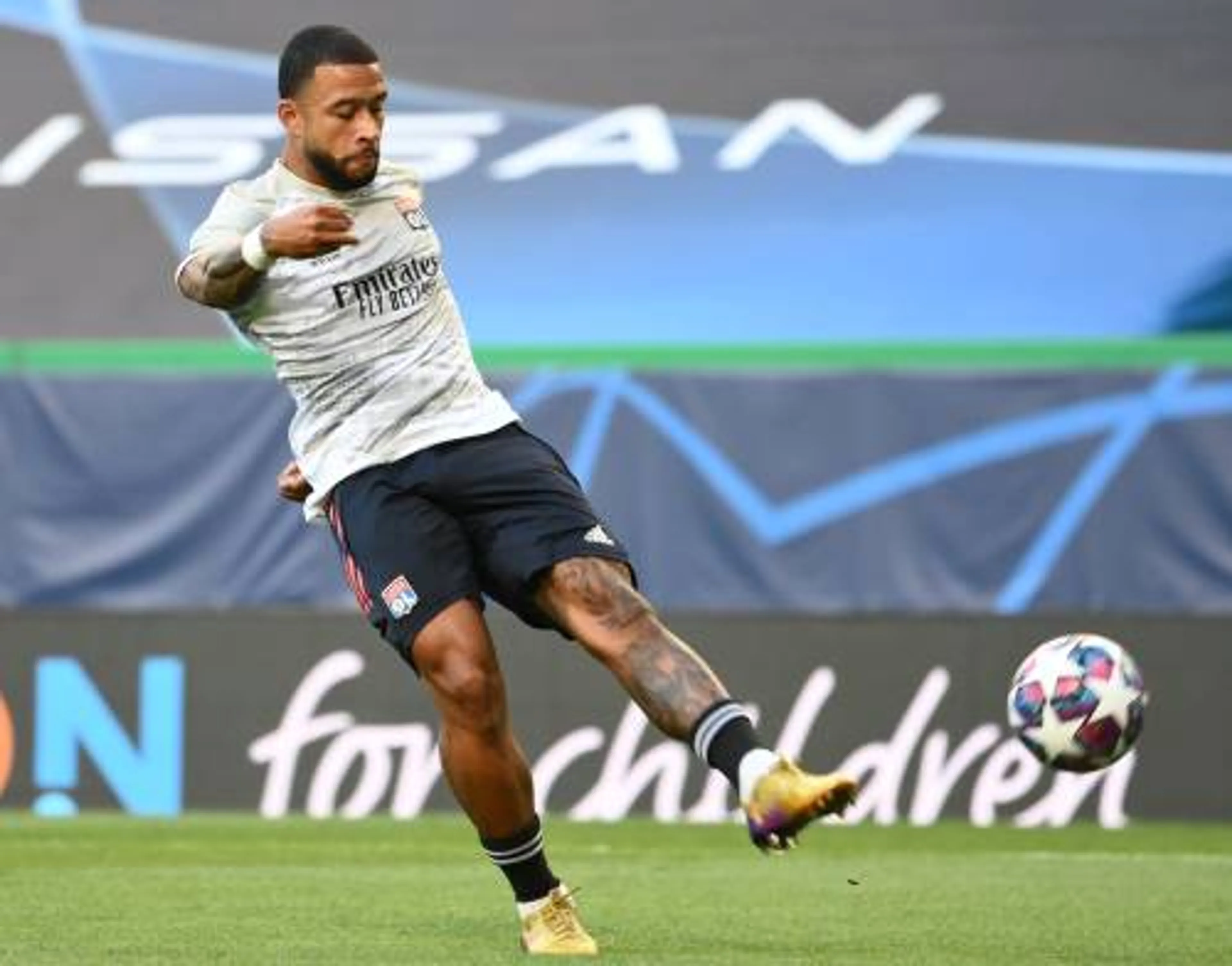 Aanvoerder Depay start met Lyon tegen ongewijzigd Bayern