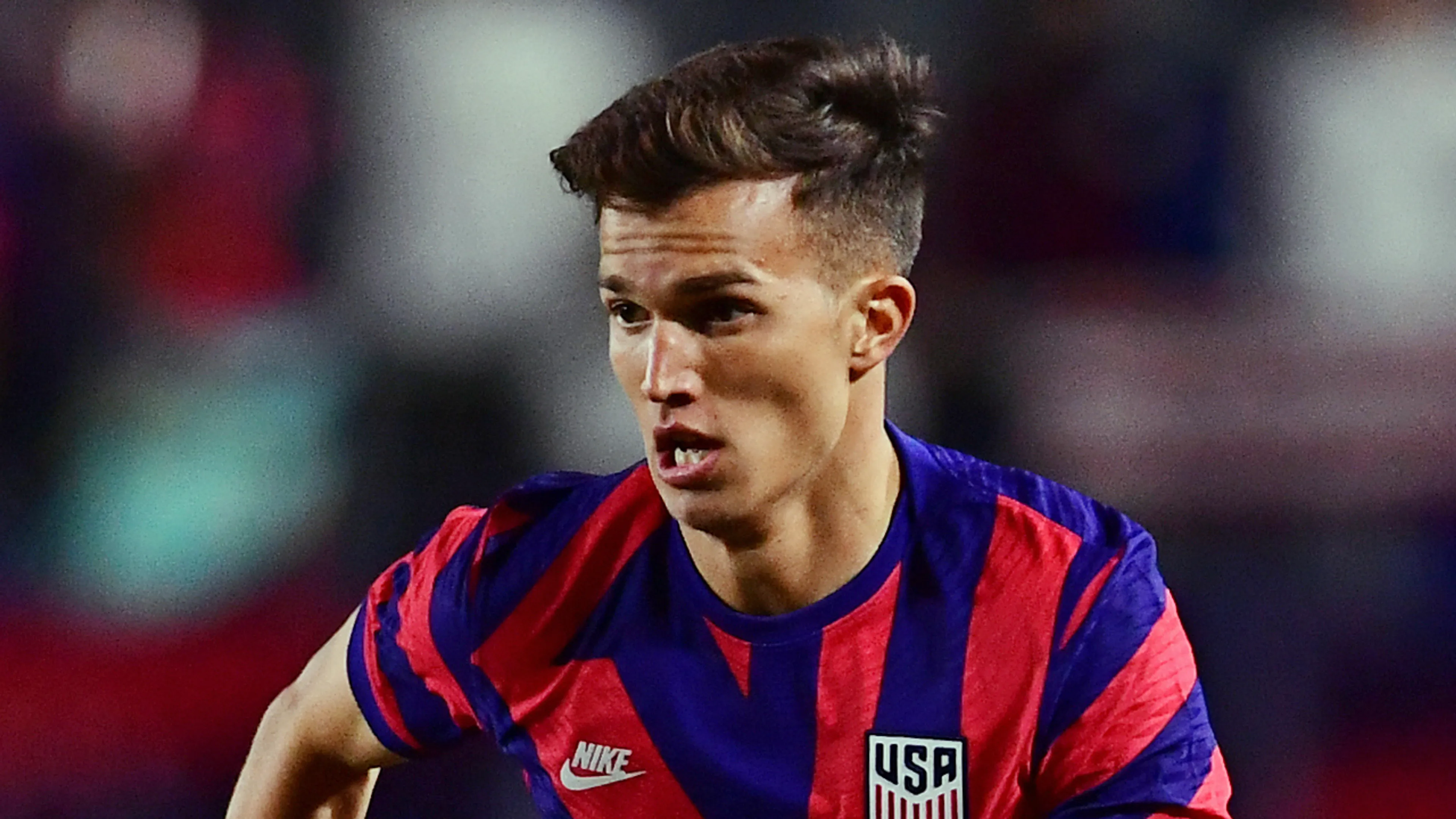 'Feyenoord wil Amerikaanse middenvelder Cole Bassett huren'
