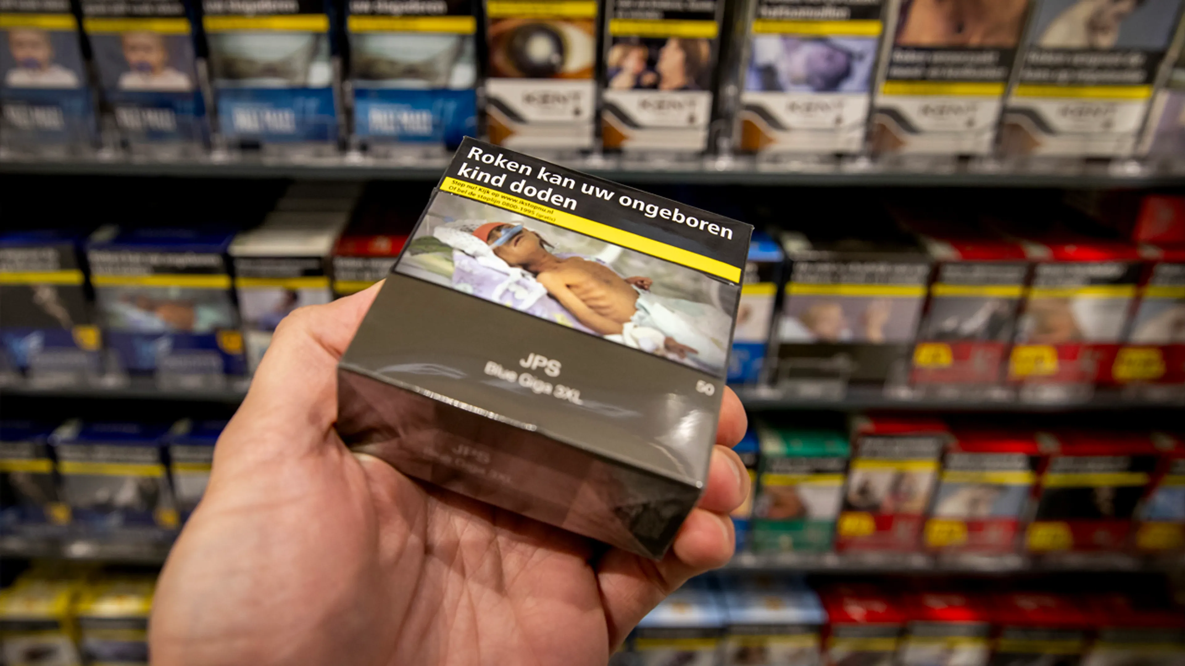 Belgische supermarkten mogen volgend jaar weer sigaretten verkopen