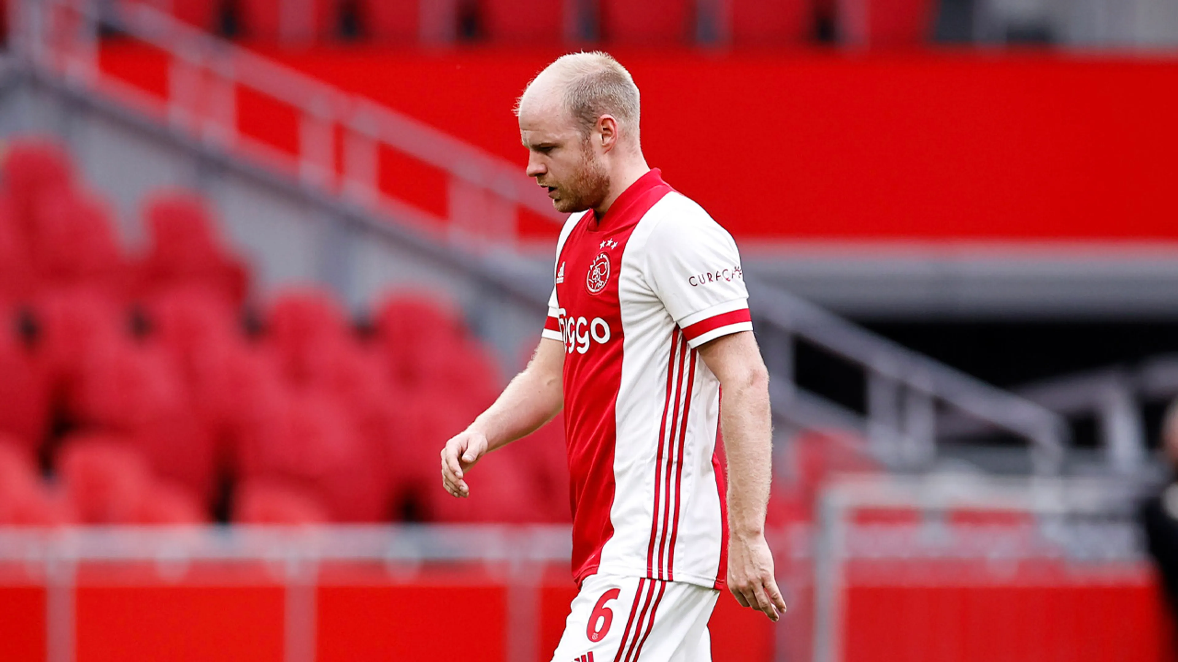 Klaassen valt geblesseerd uit bij Ajax na overtreding Vloet
